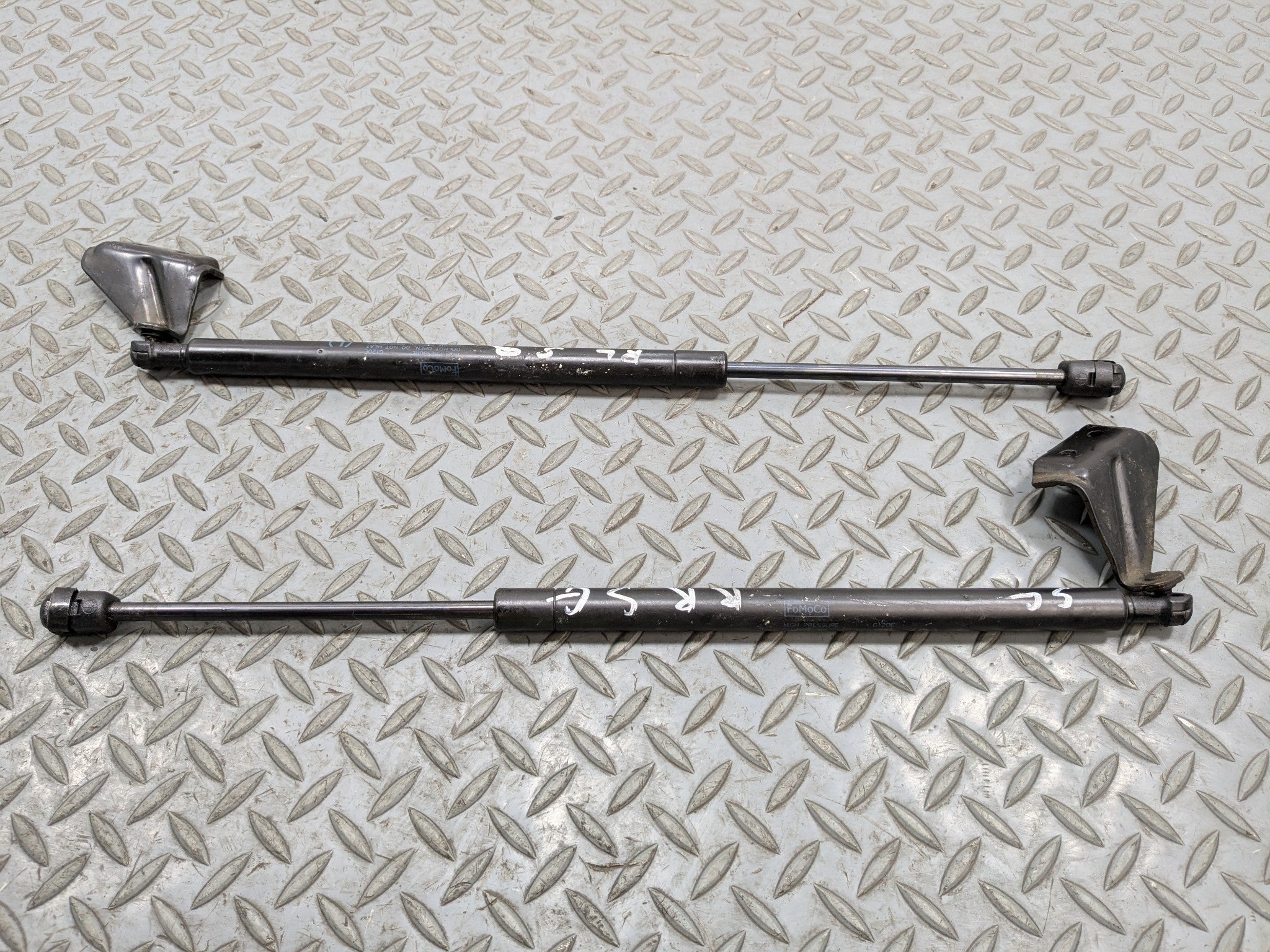 2005 - 2007 OEM FORD ESCAPE REAR TRUNK LIFTGATE GLASS SHOCK STRUT SUPPORT SET