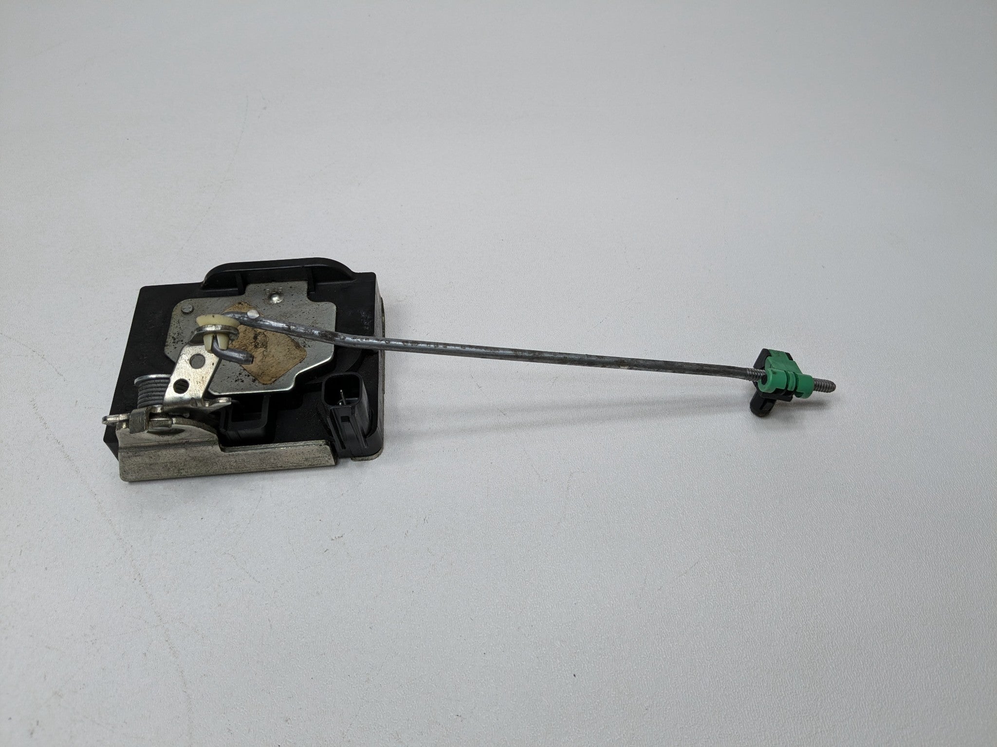 2005 - 2007 OEM FORD ESCAPE REAR TRUNK LID LIFTGATE LOCK LATCH ACTUATOR