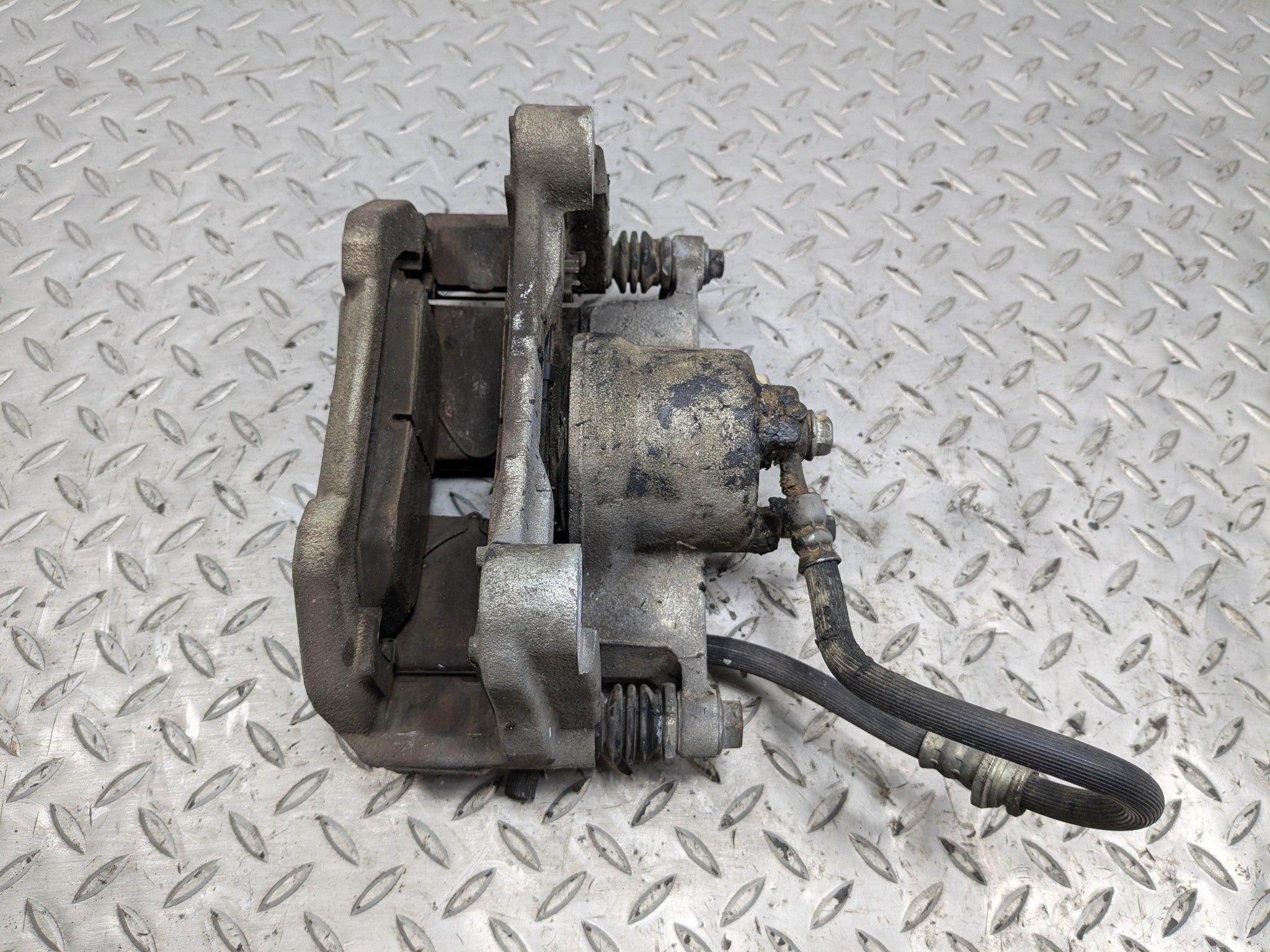 2009 - 2011 OEM NISSAN MAXIMA FRONT RIGHT PASSENGER SIDE BRAKE CALIPER ASSEMBLY