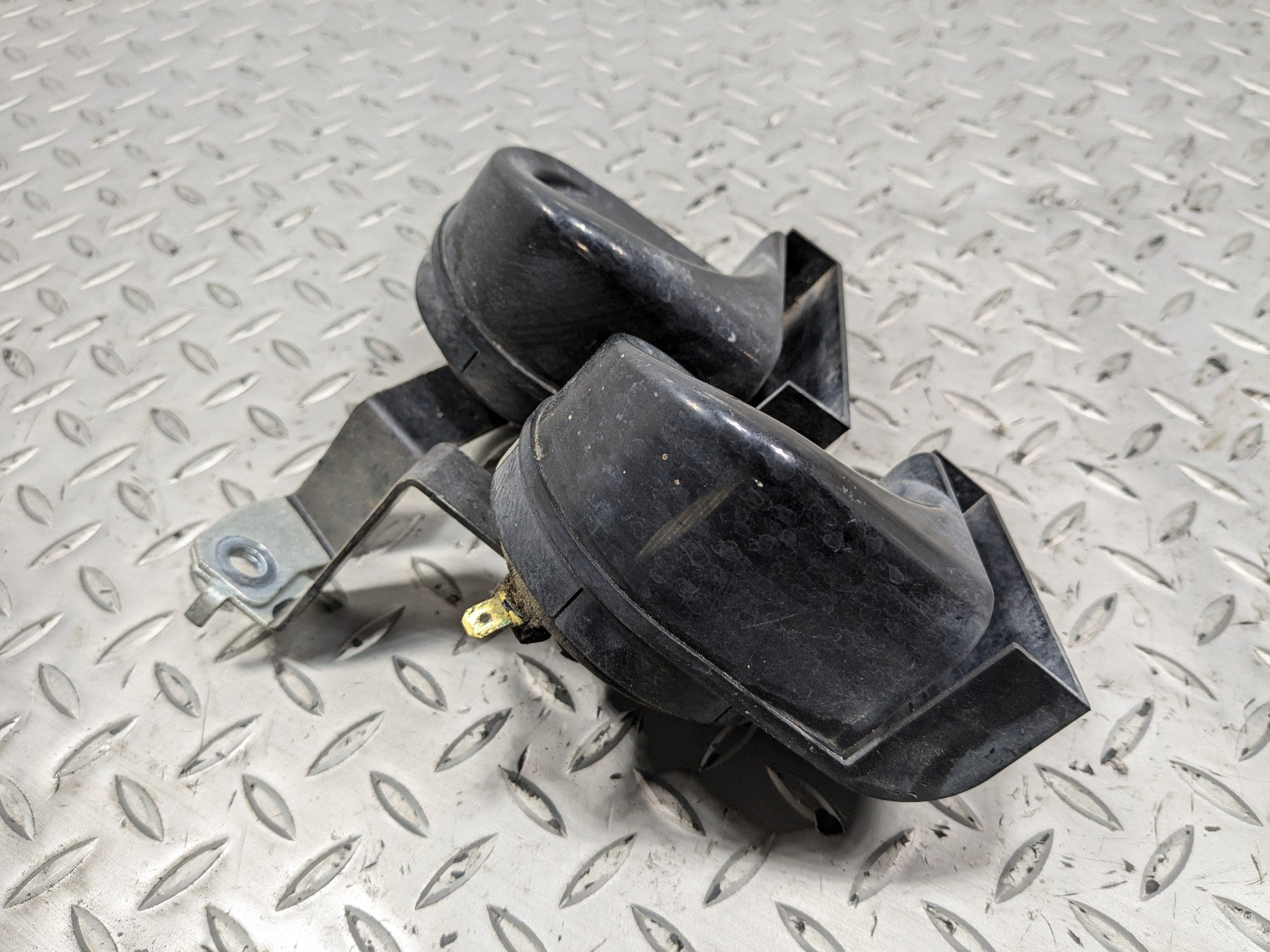 2009 - 2011 OEM NISSAN MAXIMA FRONT LEFT AND RIGHT NOTE TONE FREQUENCY HORN SET