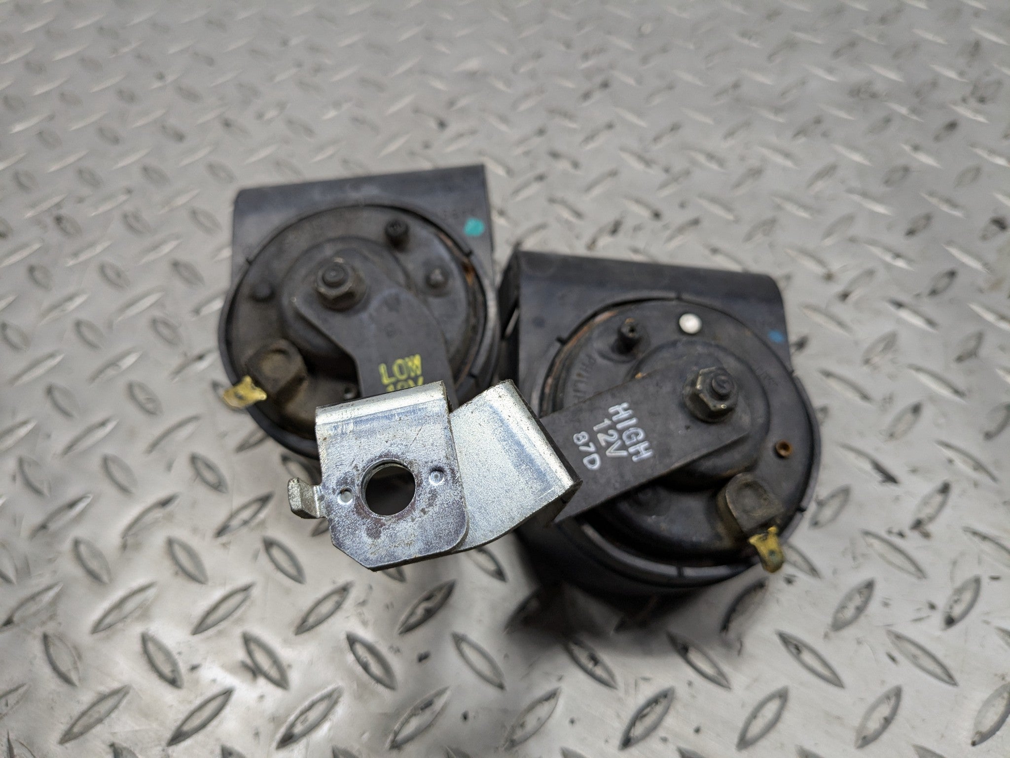 2009 - 2011 OEM NISSAN MAXIMA FRONT LEFT AND RIGHT NOTE TONE FREQUENCY HORN SET