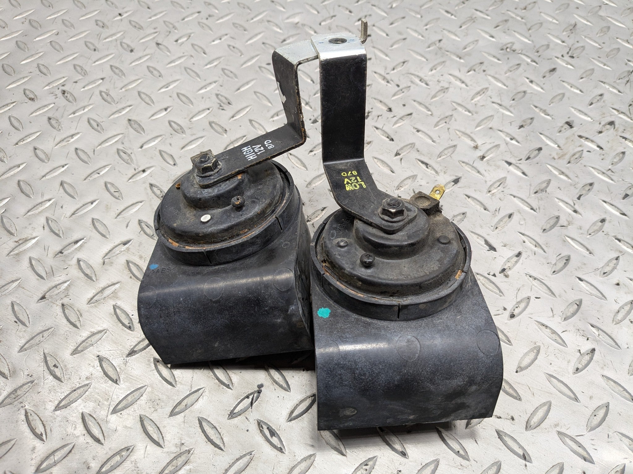 2009 - 2011 OEM NISSAN MAXIMA FRONT LEFT AND RIGHT NOTE TONE FREQUENCY HORN SET