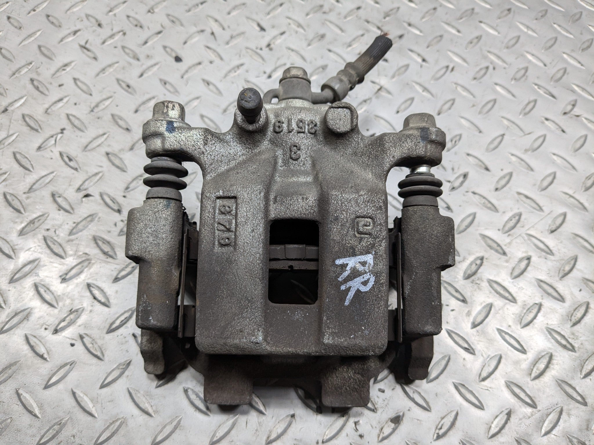 2009 - 2011 OEM NISSAN MAXIMA REAR RIGHT PASSENGER SIDE BRAKE CALIPER ASSEMBLY