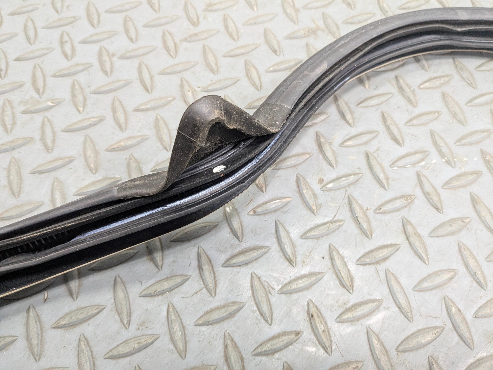 2009 - 2011 OEM NISSAN MAXIMA FRONT LEFT DRIVER SIDE DOOR WEATHER STRIPPING