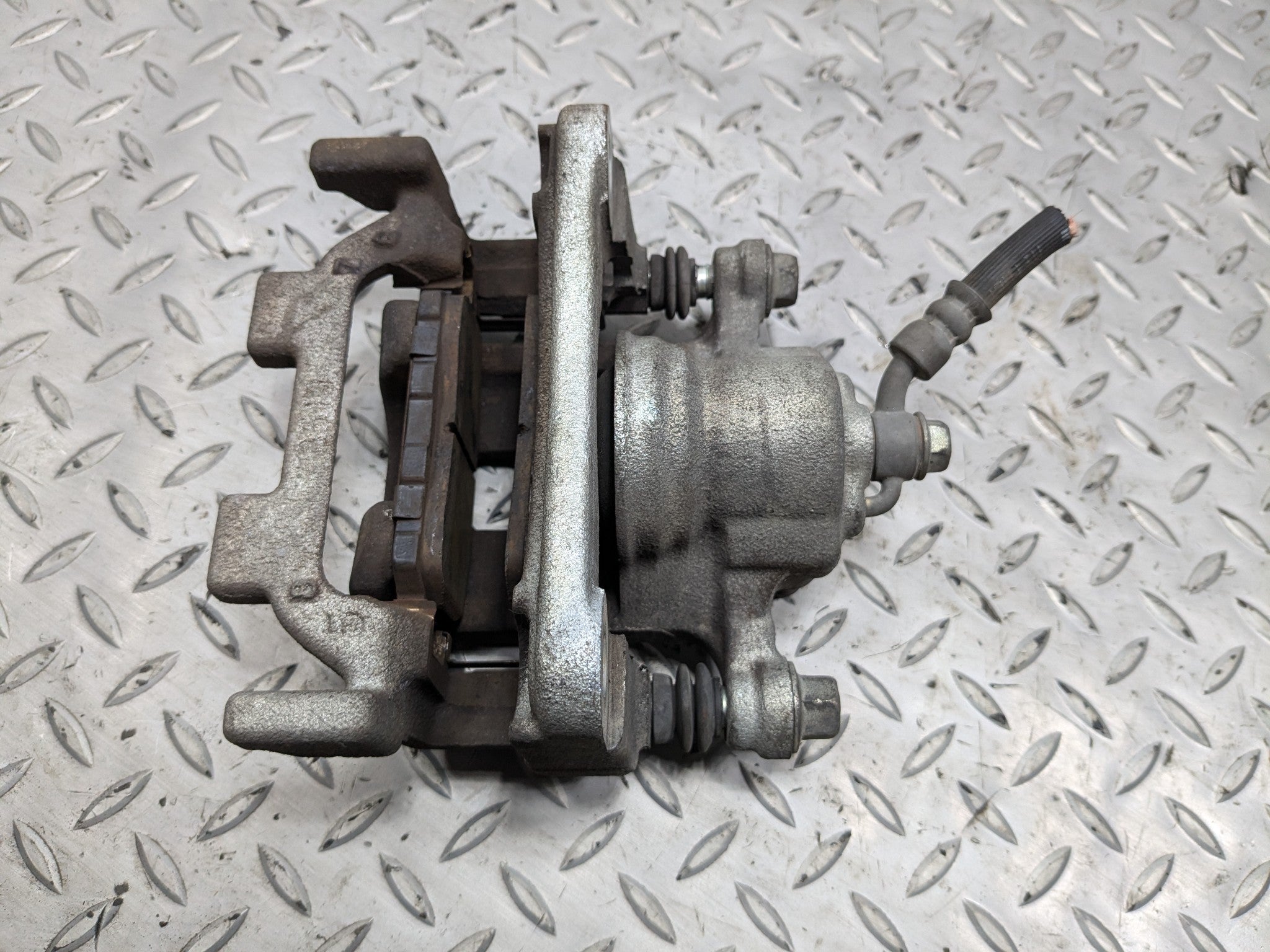 2009 - 2011 OEM NISSAN MAXIMA REAR RIGHT PASSENGER SIDE BRAKE CALIPER ASSEMBLY