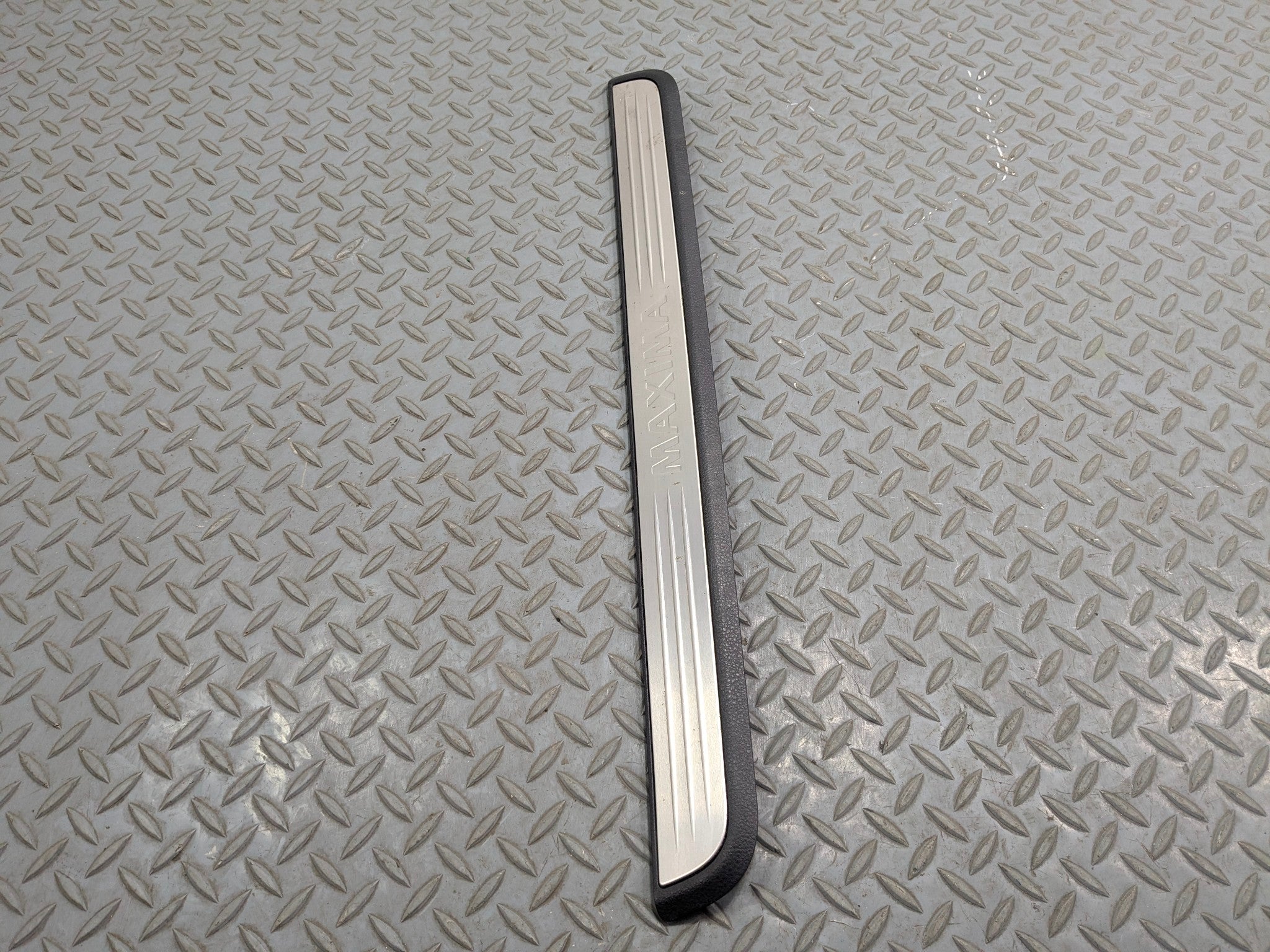 2009 - 2011 OEM NISSAN MAXIMA FRONT LEFT DRIVER SIDE DOOR SILL PLATE TRIM
