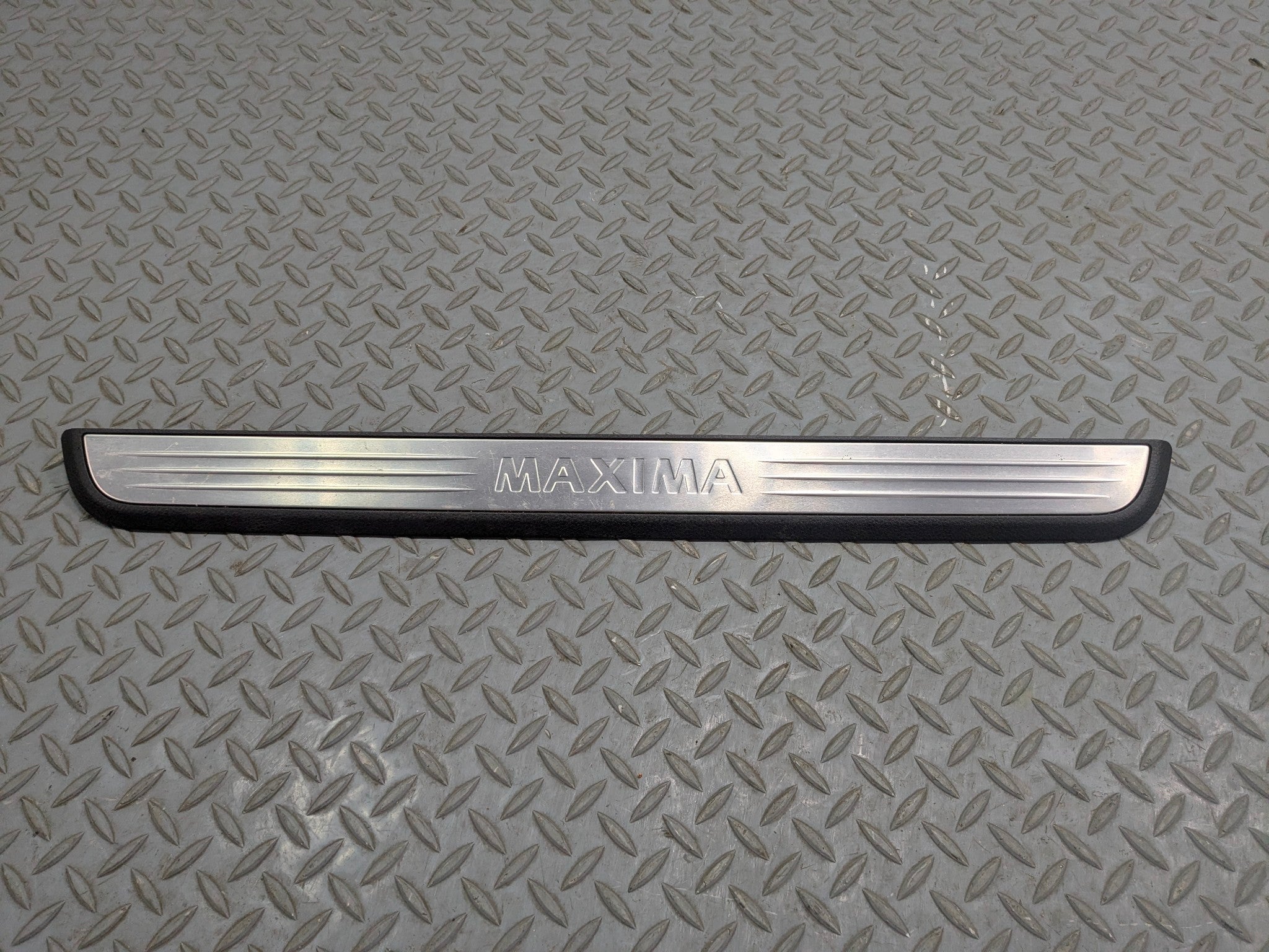 2009 - 2011 OEM NISSAN MAXIMA FRONT RIGHT PASSENGER SIDE DOOR SILL PLATE TRIM