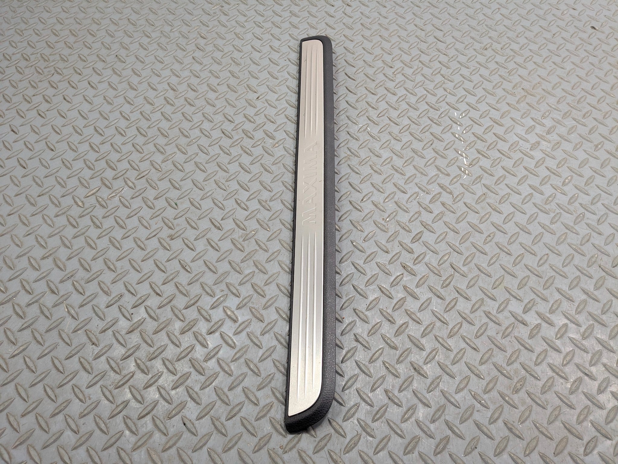 2009 - 2011 OEM NISSAN MAXIMA FRONT RIGHT PASSENGER SIDE DOOR SILL PLATE TRIM