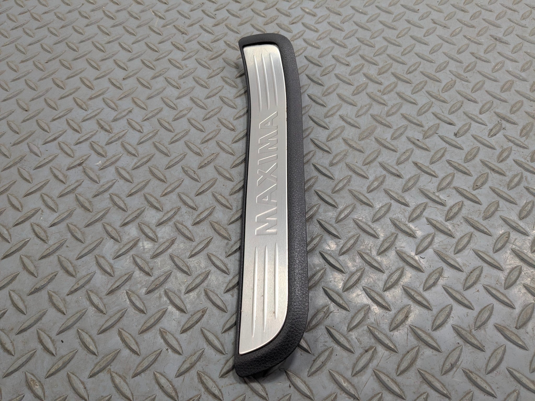 2009 - 2011 OEM NISSAN MAXIMA REAR LEFT DRIVER SIDE DOOR SILL PLATE TRIM