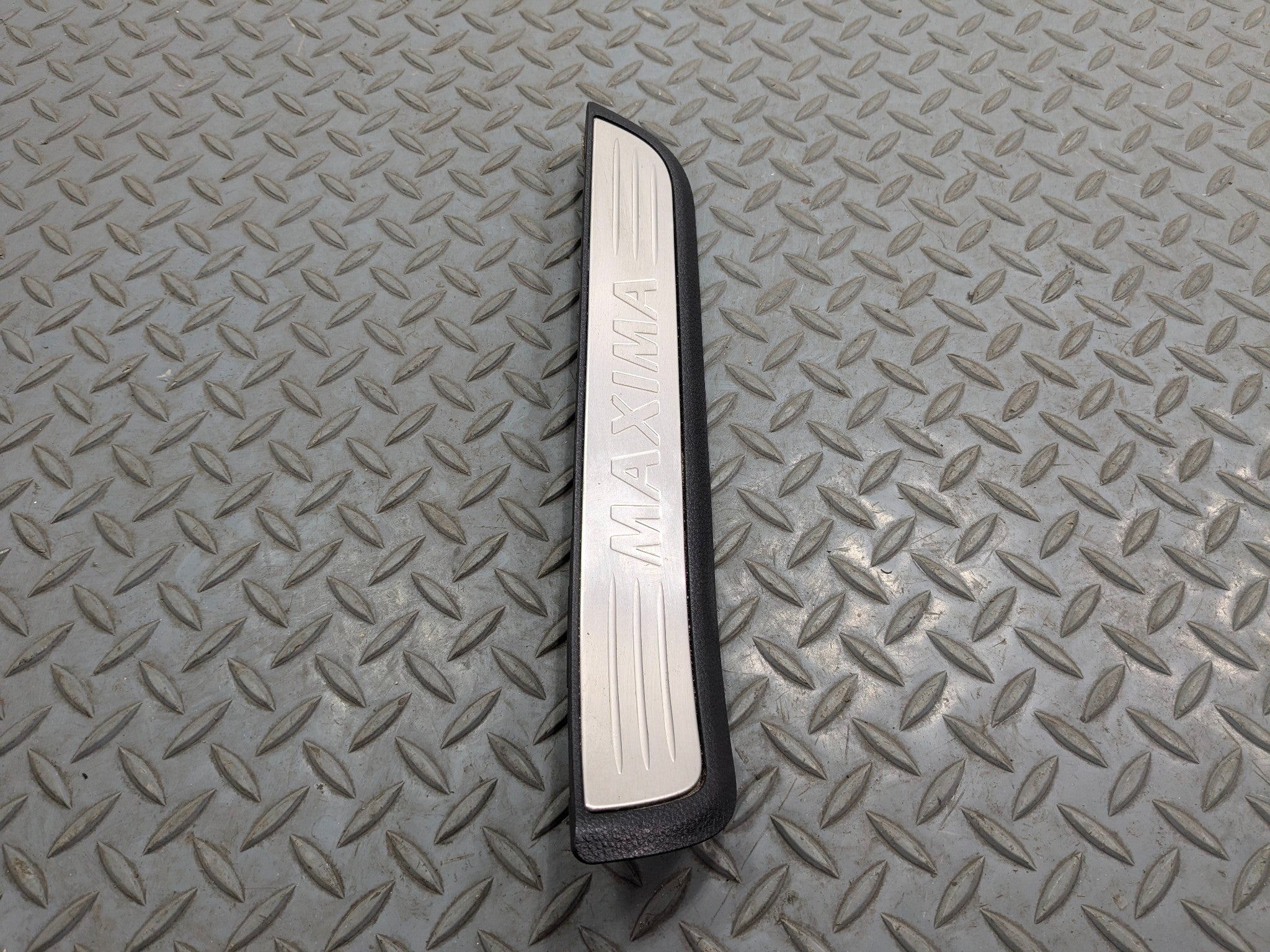 2009 - 2011 OEM NISSAN MAXIMA REAR RIGHT PASSENGER SIDE DOOR SILL PLATE TRIM