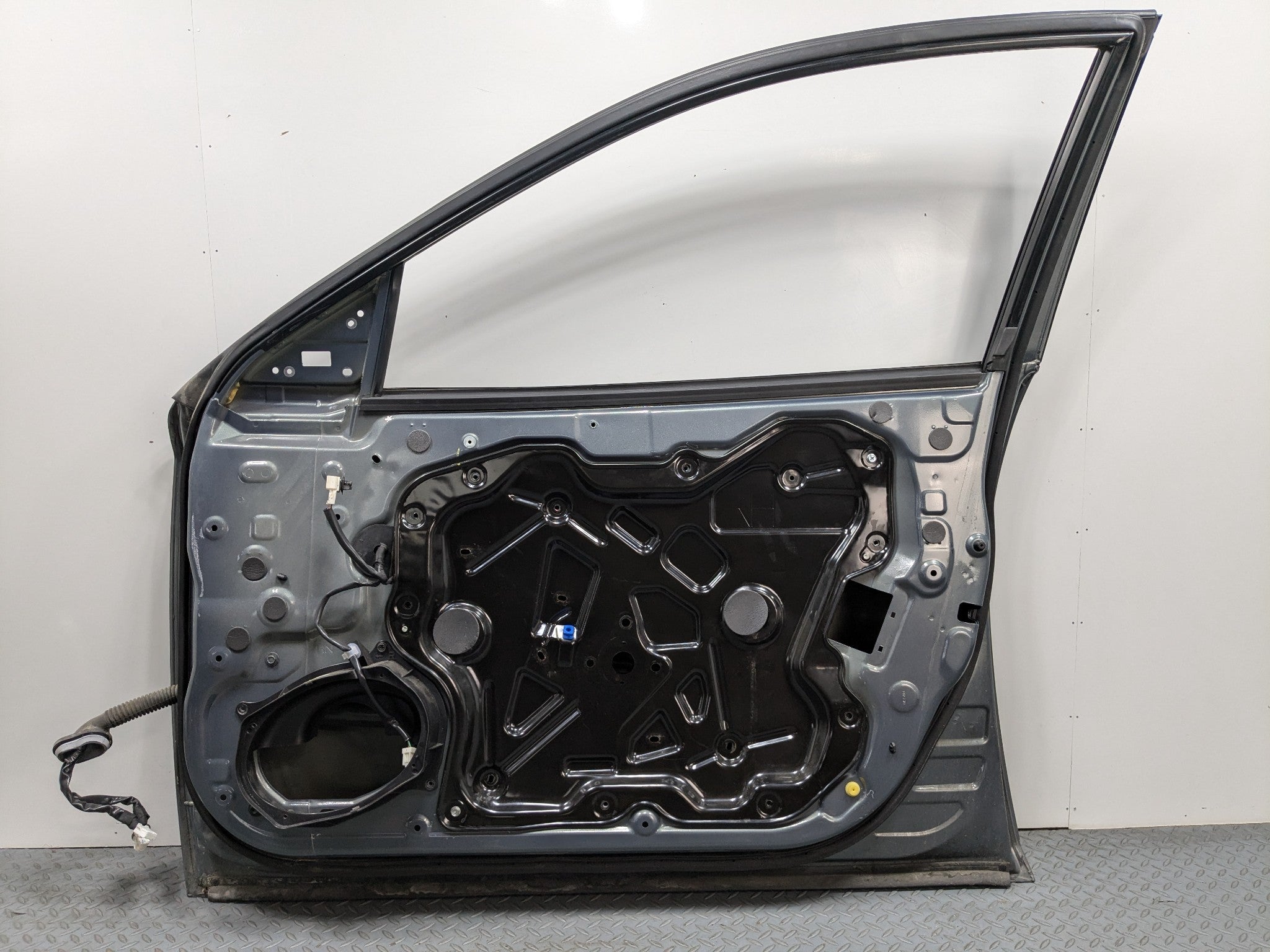 2009 - 2011 OEM NISSAN MAXIMA FRONT RIGHT SIDE DOOR SHELL PANEL METALLIC GRAY