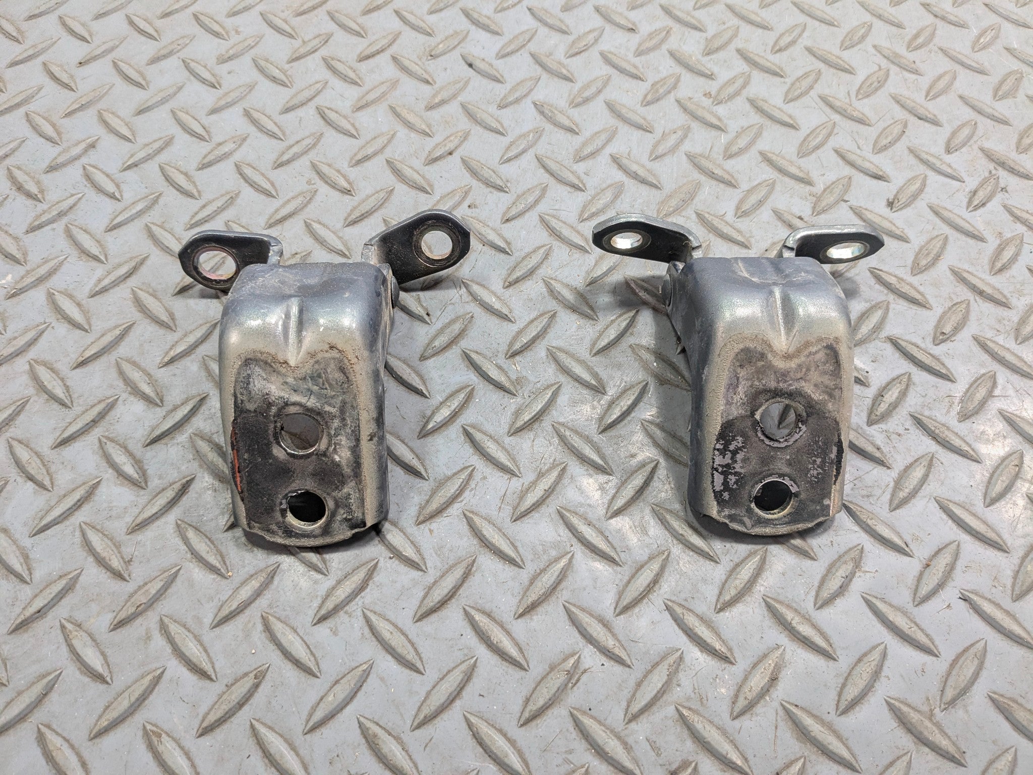 2009 - 2011 OEM NISSAN MAXIMA FRONT LEFT DRIVER SIDE UPPER LOWER DOOR HINGE SET