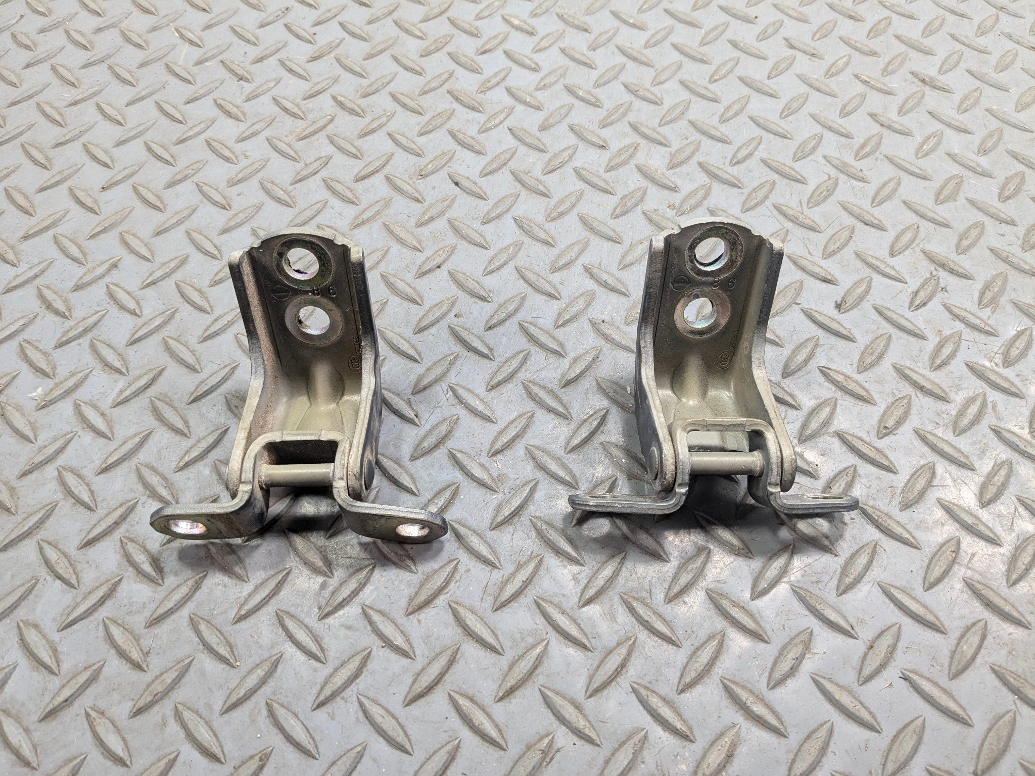 2009 - 2011 OEM NISSAN MAXIMA FRONT LEFT DRIVER SIDE UPPER LOWER DOOR HINGE SET