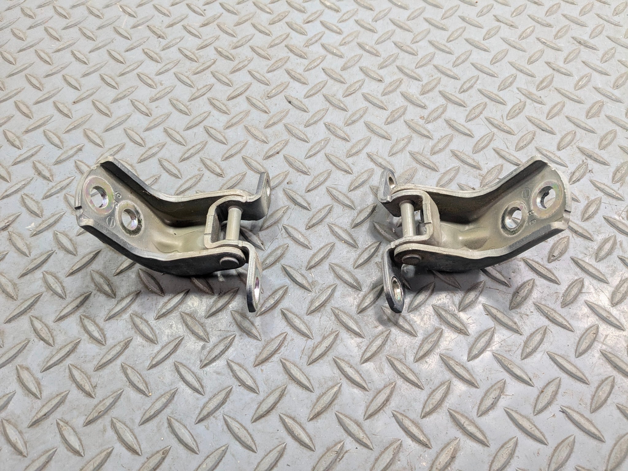 2009 - 2011 OEM NISSAN MAXIMA FRONT LEFT DRIVER SIDE UPPER LOWER DOOR HINGE SET