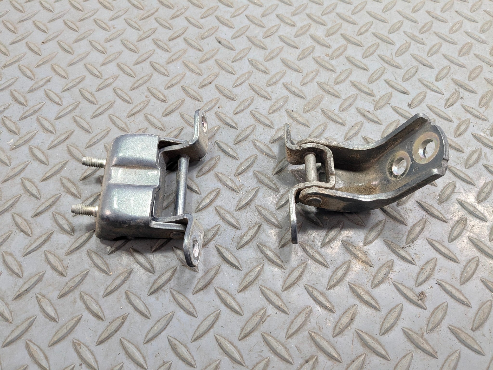 2009 - 2011 OEM NISSAN MAXIMA REAR LEFT DRIVER SIDE UPPER LOWER DOOR HINGE SET