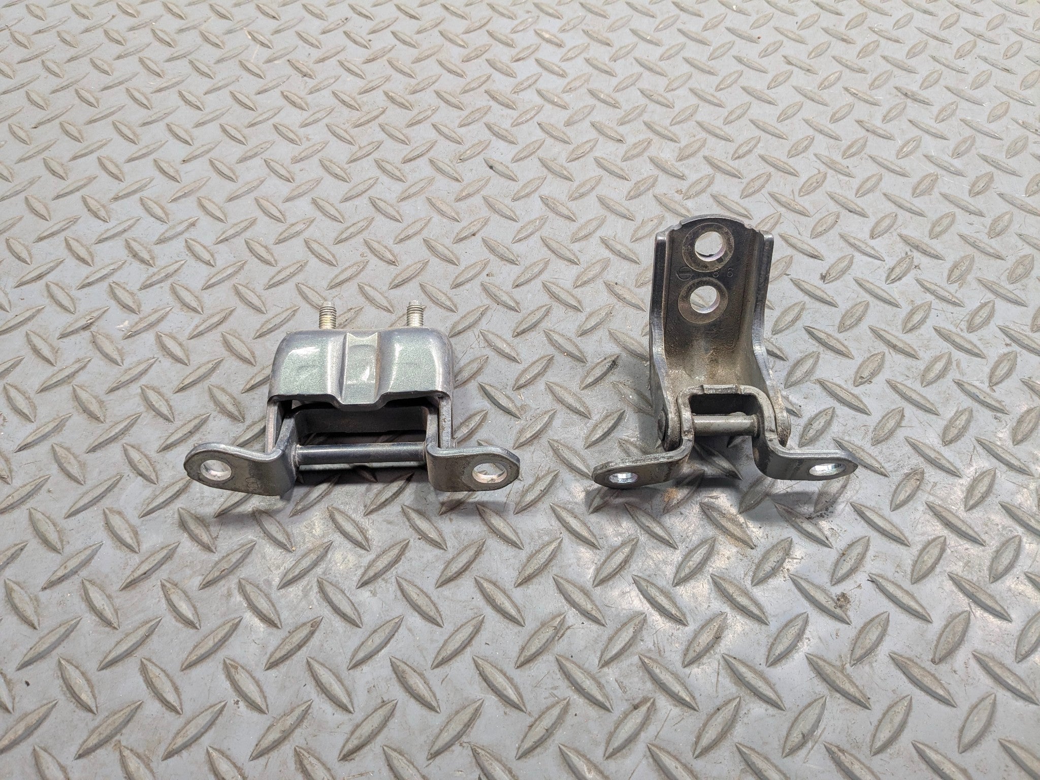 2009 - 2011 OEM NISSAN MAXIMA REAR LEFT DRIVER SIDE UPPER LOWER DOOR HINGE SET