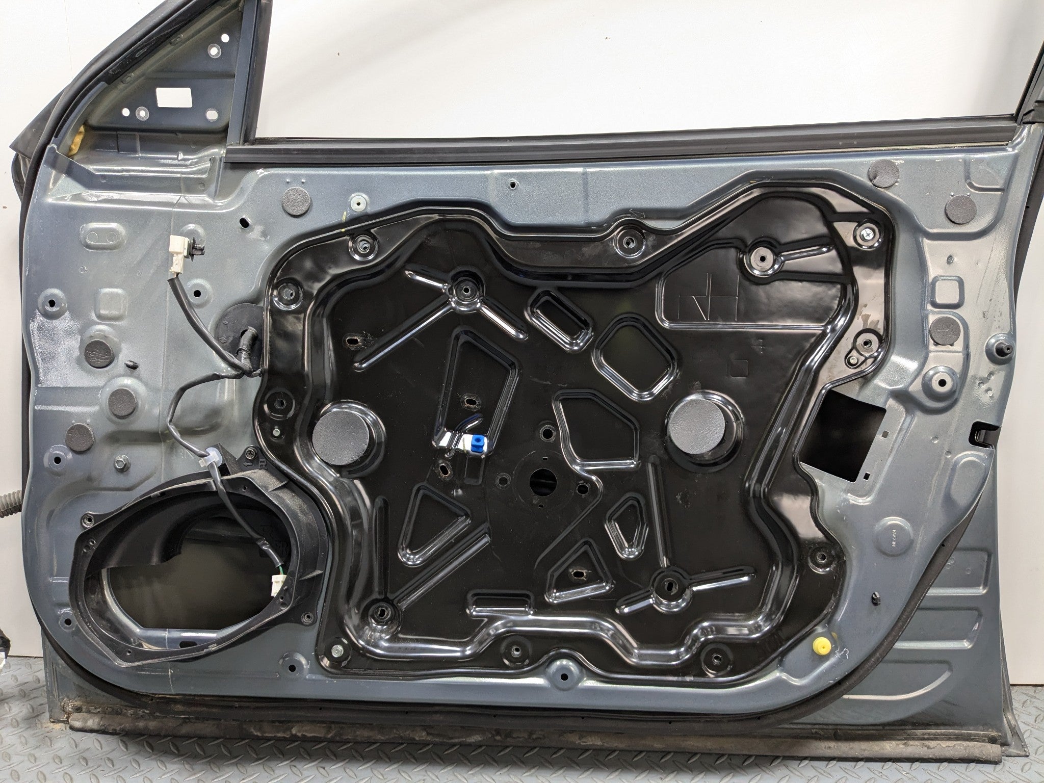 2009 - 2011 OEM NISSAN MAXIMA FRONT RIGHT SIDE DOOR SHELL PANEL METALLIC GRAY