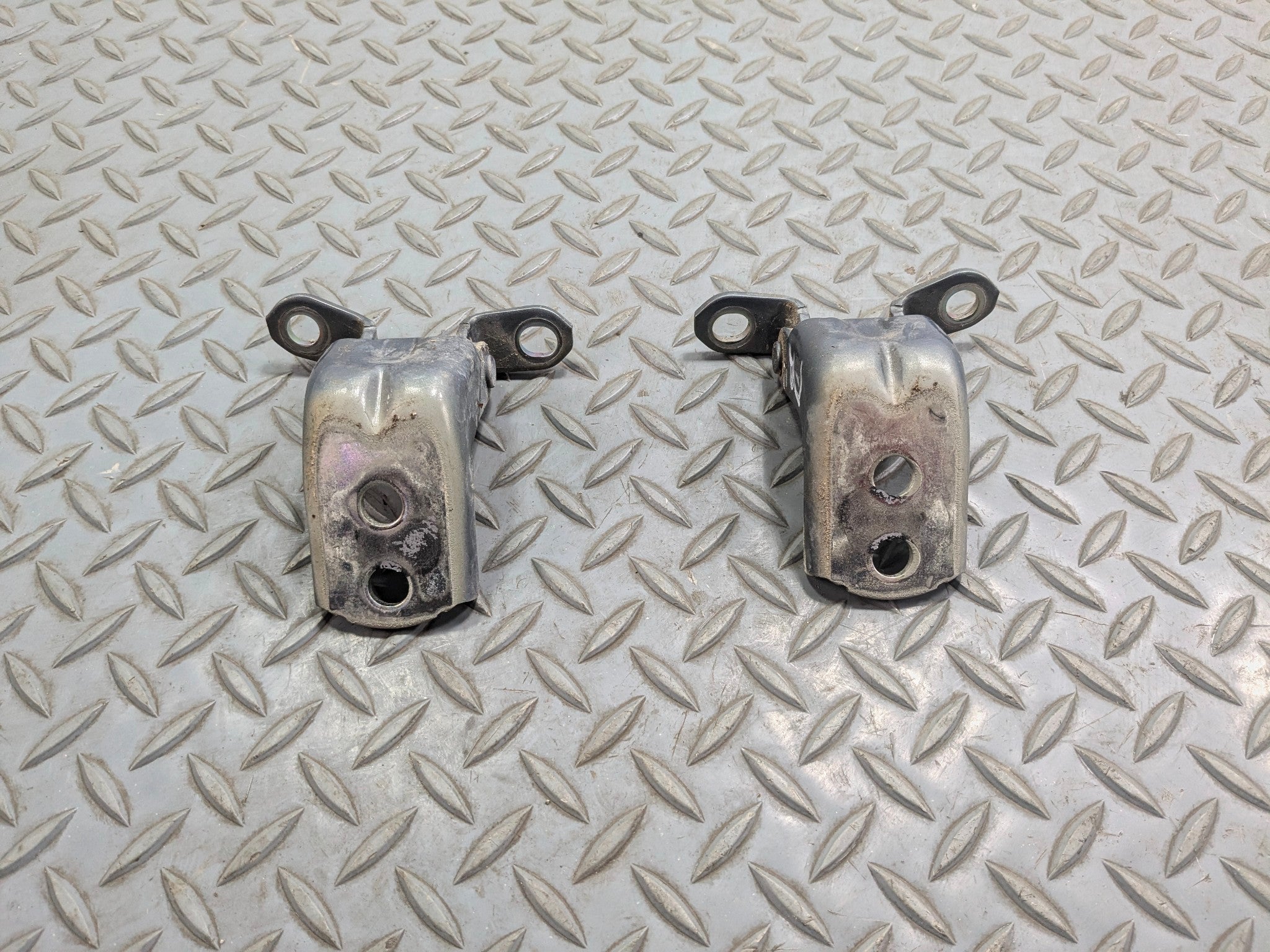 09 - 11 OEM NISSAN MAXIMA FRONT RIGHT PASSENGER SIDE UPPER LOWER DOOR HINGE SET