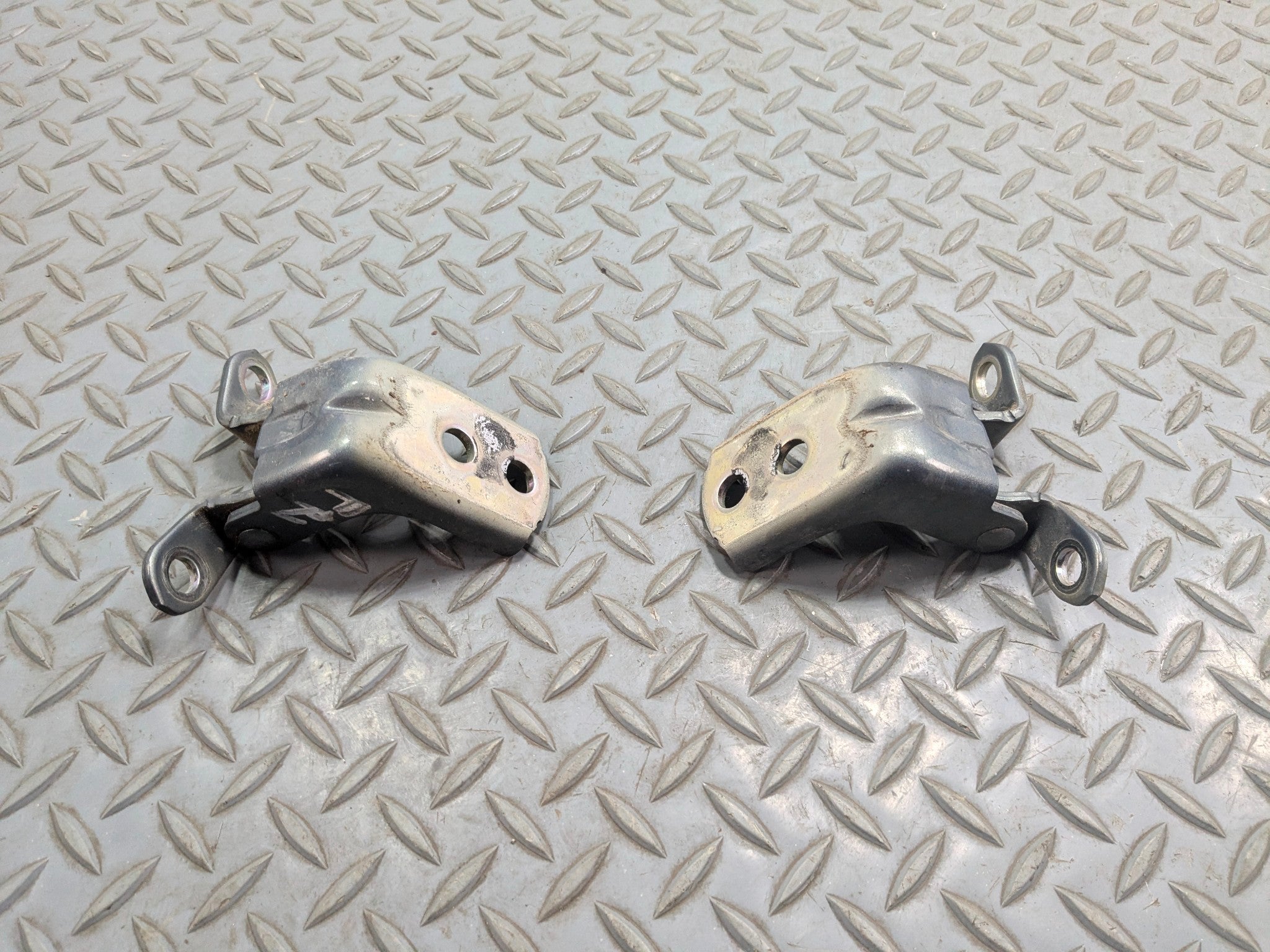 09 - 11 OEM NISSAN MAXIMA FRONT RIGHT PASSENGER SIDE UPPER LOWER DOOR HINGE SET