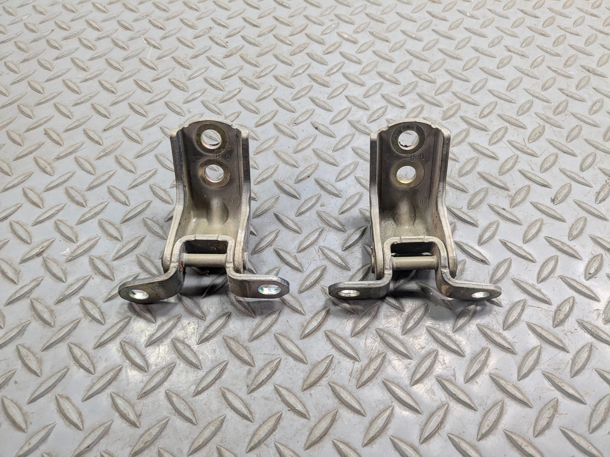 09 - 11 OEM NISSAN MAXIMA FRONT RIGHT PASSENGER SIDE UPPER LOWER DOOR HINGE SET