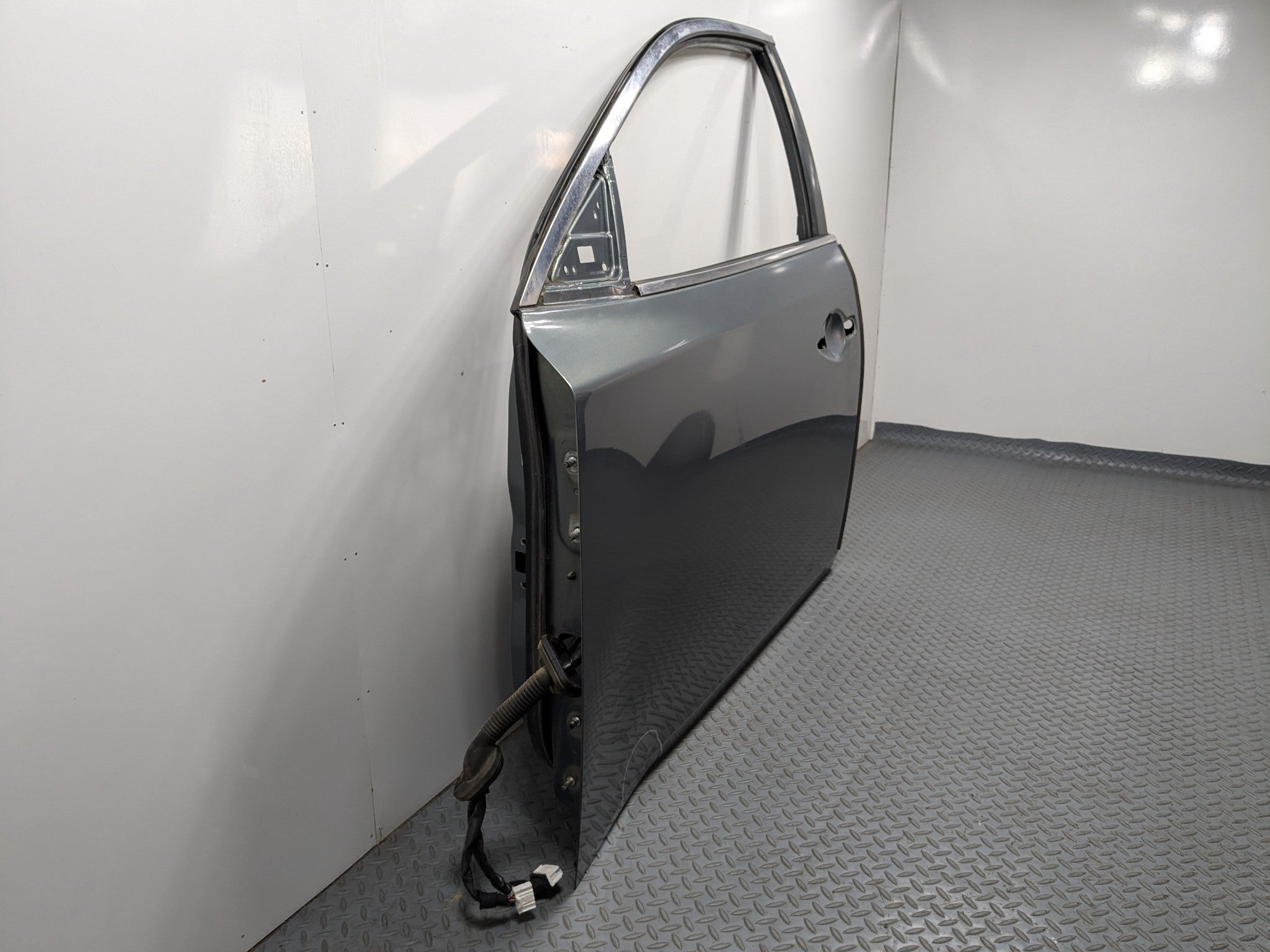 2009 - 2011 OEM NISSAN MAXIMA FRONT LEFT SIDE DOOR SHELL PANEL METALLIC GRAY