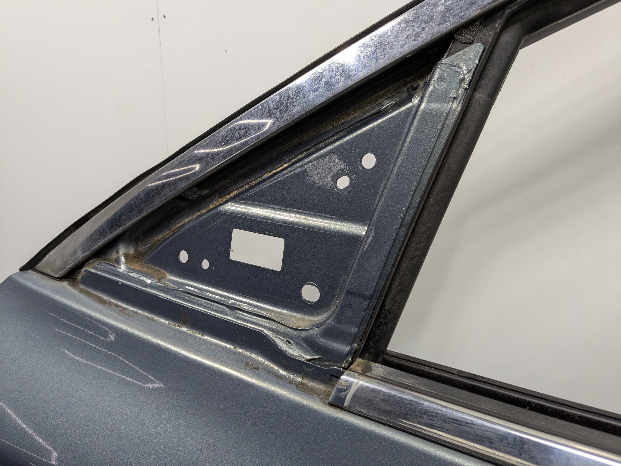 2009 - 2011 OEM NISSAN MAXIMA FRONT LEFT SIDE DOOR SHELL PANEL METALLIC GRAY