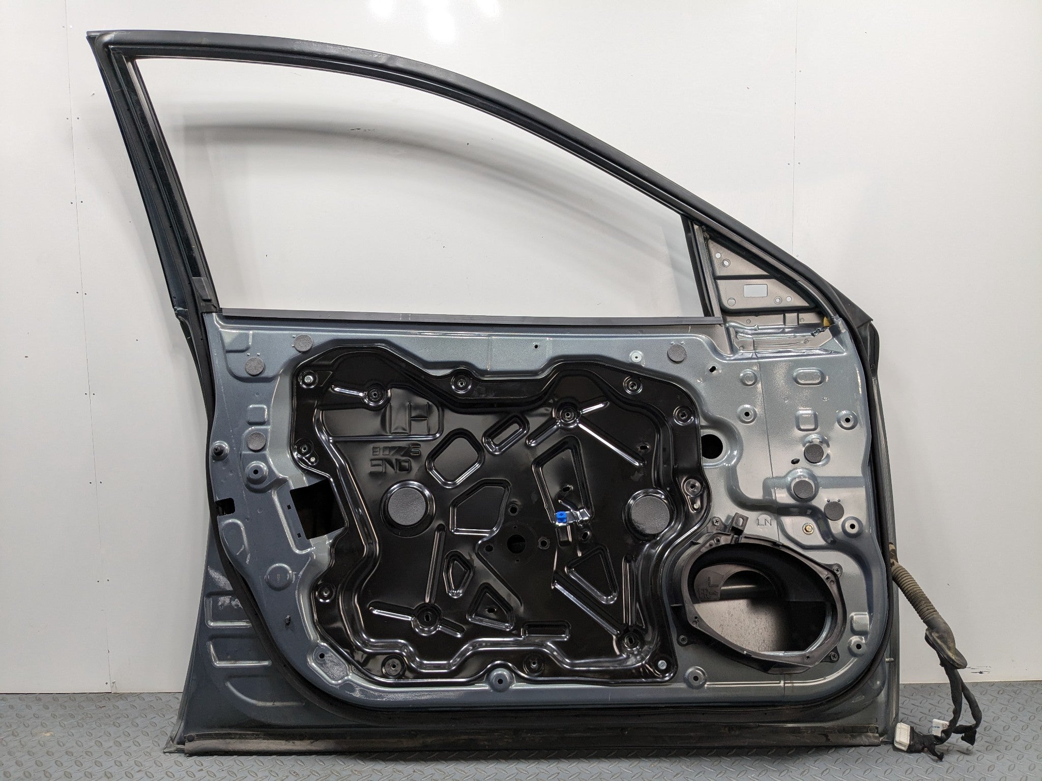 2009 - 2011 OEM NISSAN MAXIMA FRONT LEFT SIDE DOOR SHELL PANEL METALLIC GRAY