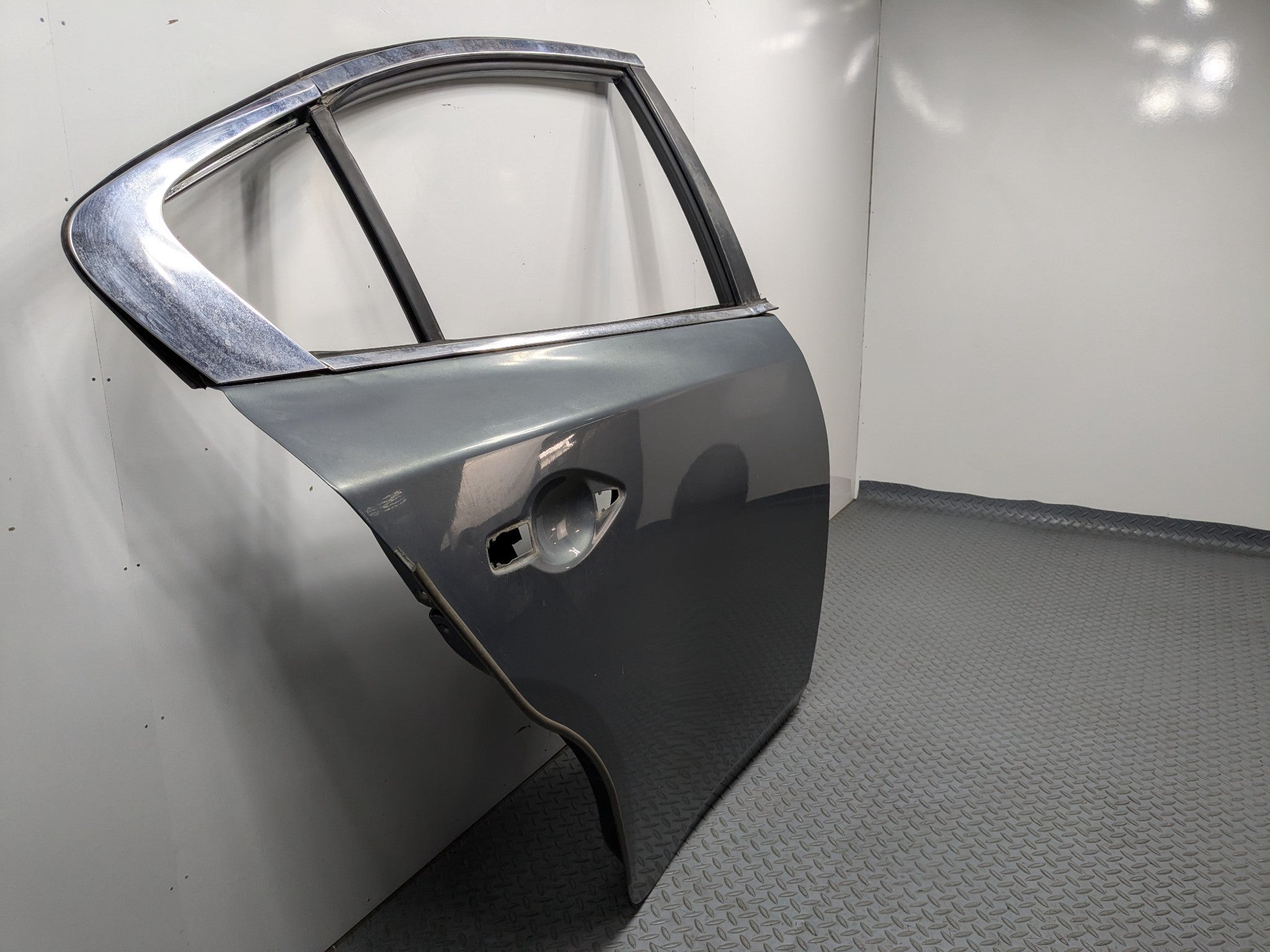 2009 - 2011 OEM NISSAN MAXIMA REAR RIGHT SIDE DOOR SHELL PANEL METALLIC GRAY