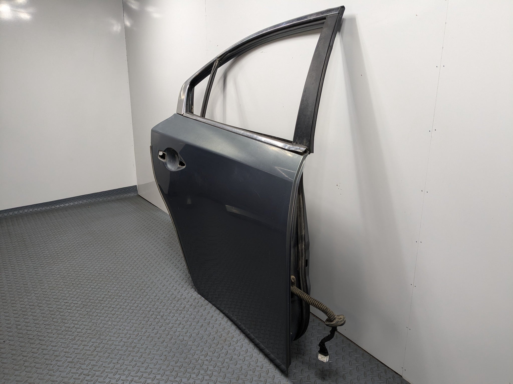 2009 - 2011 OEM NISSAN MAXIMA REAR RIGHT SIDE DOOR SHELL PANEL METALLIC GRAY