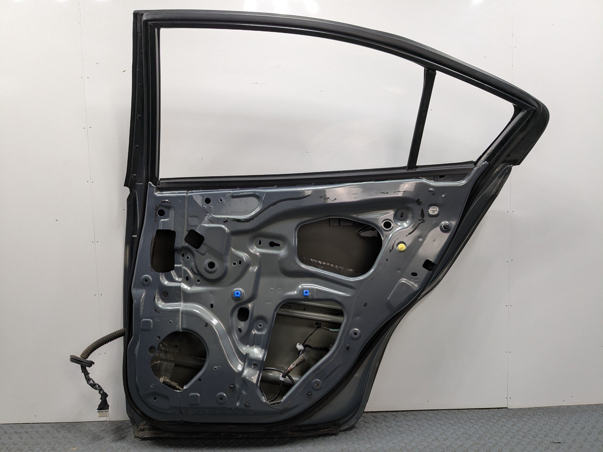 2009 - 2011 OEM NISSAN MAXIMA REAR RIGHT SIDE DOOR SHELL PANEL METALLIC GRAY