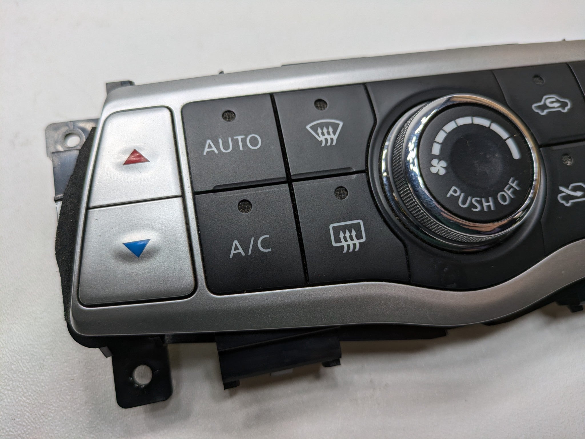 2009 - 2011 OEM NISSAN MAXIMA UNDER MOUNTED AUTOMATIC AC HEATER CONTROL ASSEMBLY