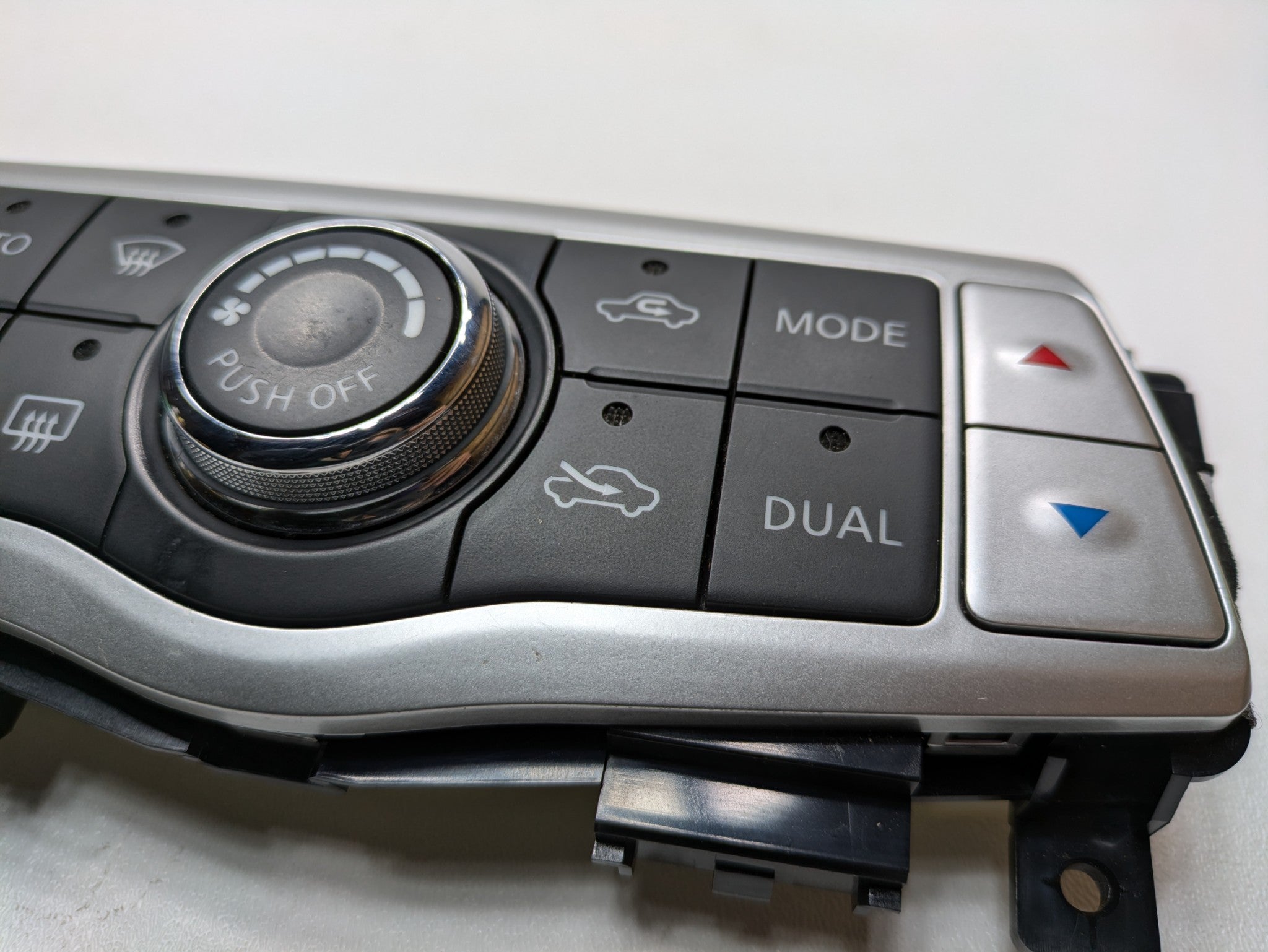 2009 - 2011 OEM NISSAN MAXIMA UNDER MOUNTED AUTOMATIC AC HEATER CONTROL ASSEMBLY