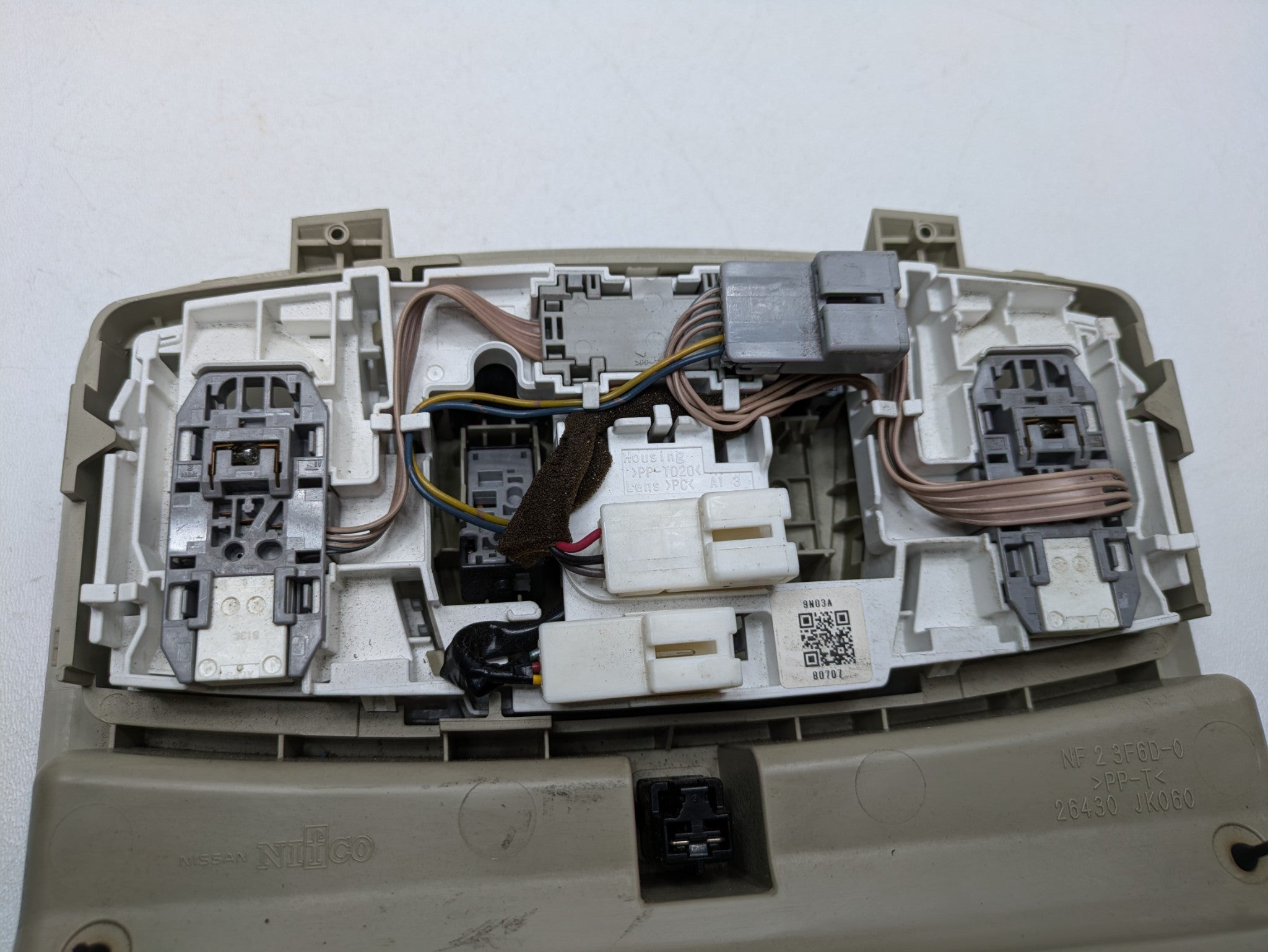 2009 - 2011 OEM NISSAN MAXIMA FRONT OVERHEAD ROOF INTERIOR DOME LIGHT ASSEMBLY