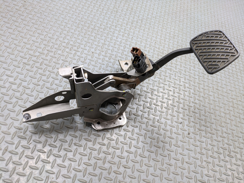 2009 - 2011 OEM NISSAN MAXIMA PARKING BRAKE PEDAL FOOT STEP PAD WITH BRACKET