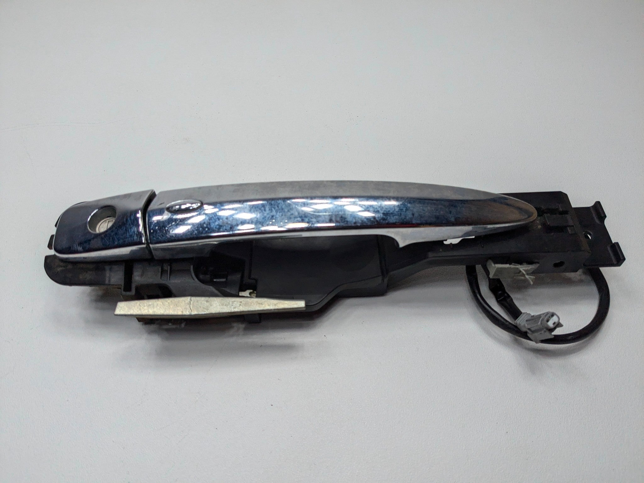 2009 - 2011 OEM NISSAN MAXIMA FRONT LEFT DRIVER SIDE EXTERIOR DOOR HANDLE