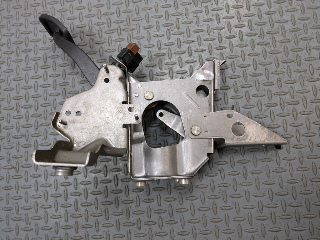 2009 - 2011 OEM NISSAN MAXIMA PARKING BRAKE PEDAL FOOT STEP PAD WITH BRACKET