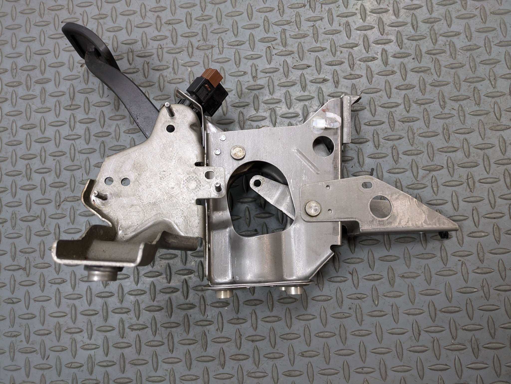 2009 - 2011 OEM NISSAN MAXIMA PARKING BRAKE PEDAL FOOT STEP PAD WITH BRACKET
