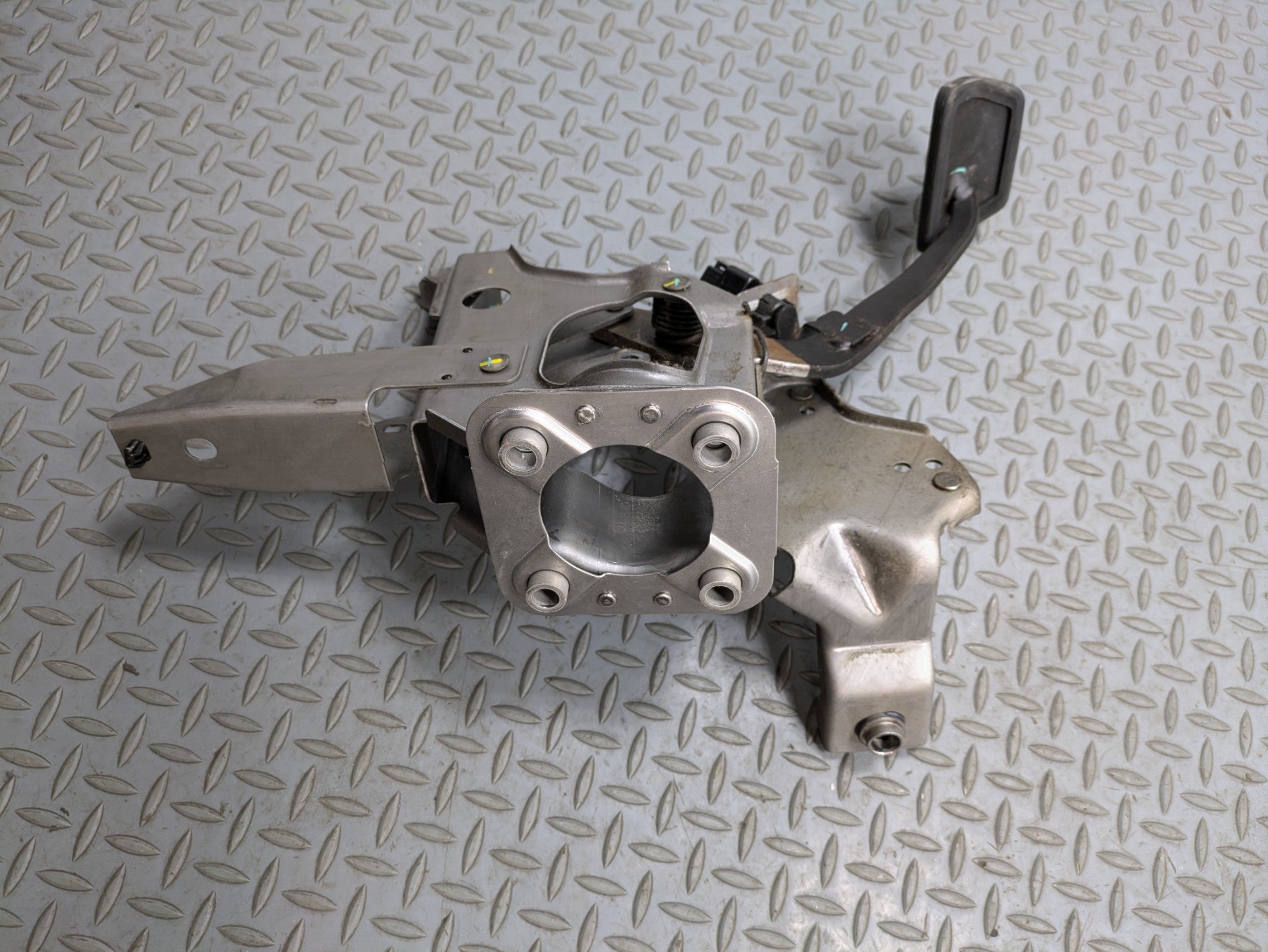 2009 - 2011 OEM NISSAN MAXIMA PARKING BRAKE PEDAL FOOT STEP PAD WITH BRACKET