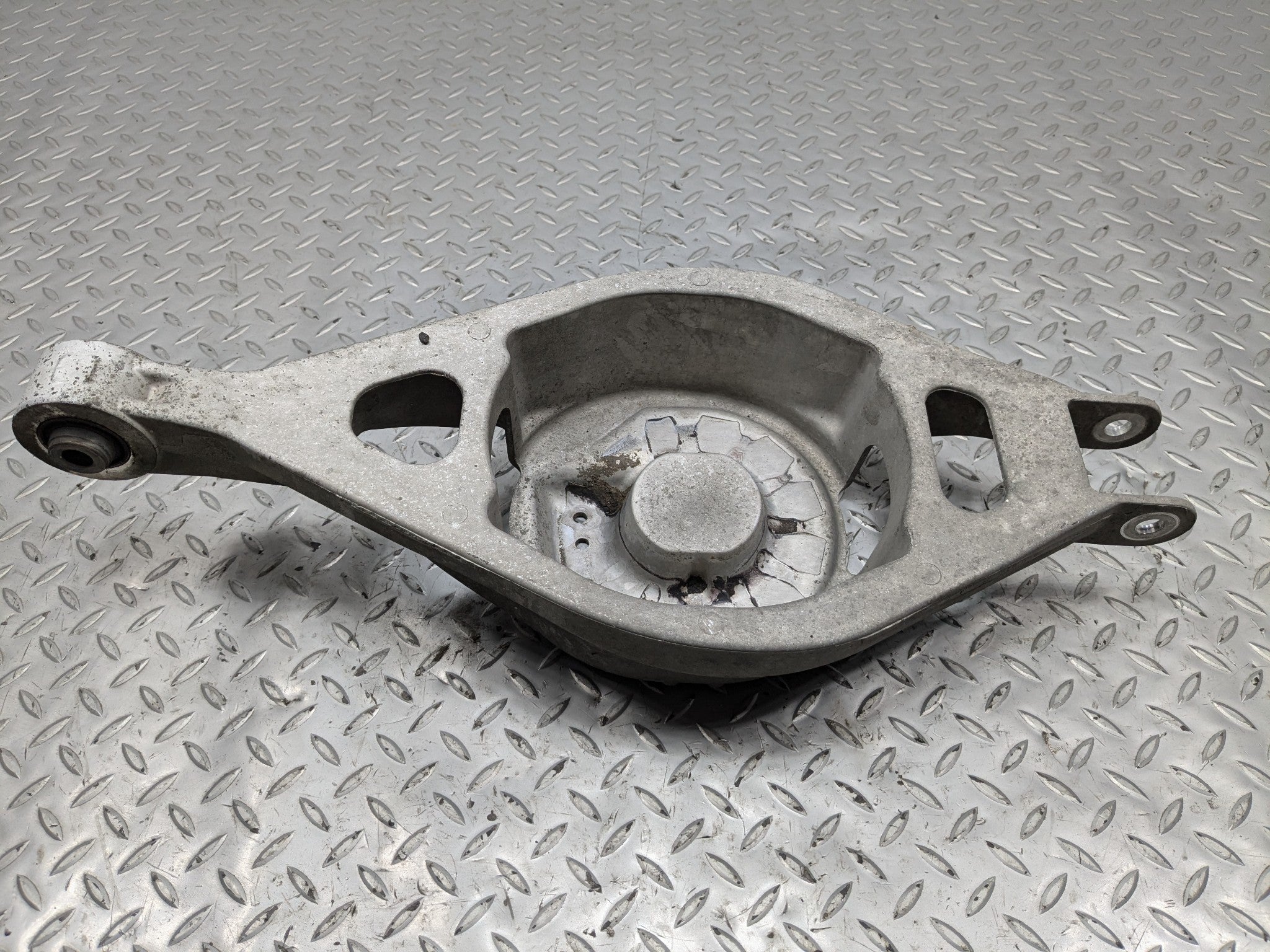 09 - 11 OEM NISSAN MAXIMA REAR RIGHT SIDE LOWER CONTROL ARM SPRING SUPPORT FITS