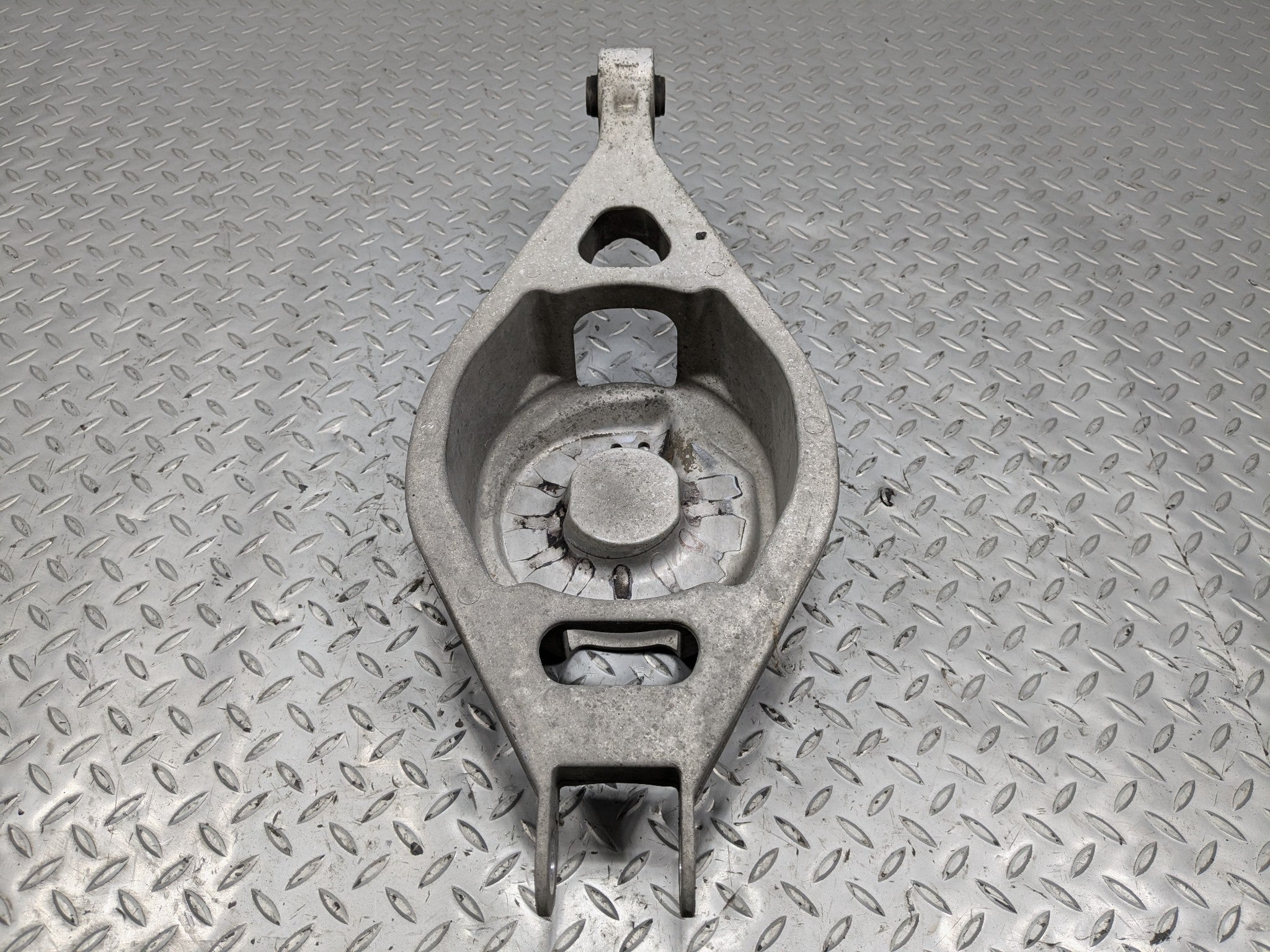 09 - 11 OEM NISSAN MAXIMA REAR RIGHT SIDE LOWER CONTROL ARM SPRING SUPPORT FITS