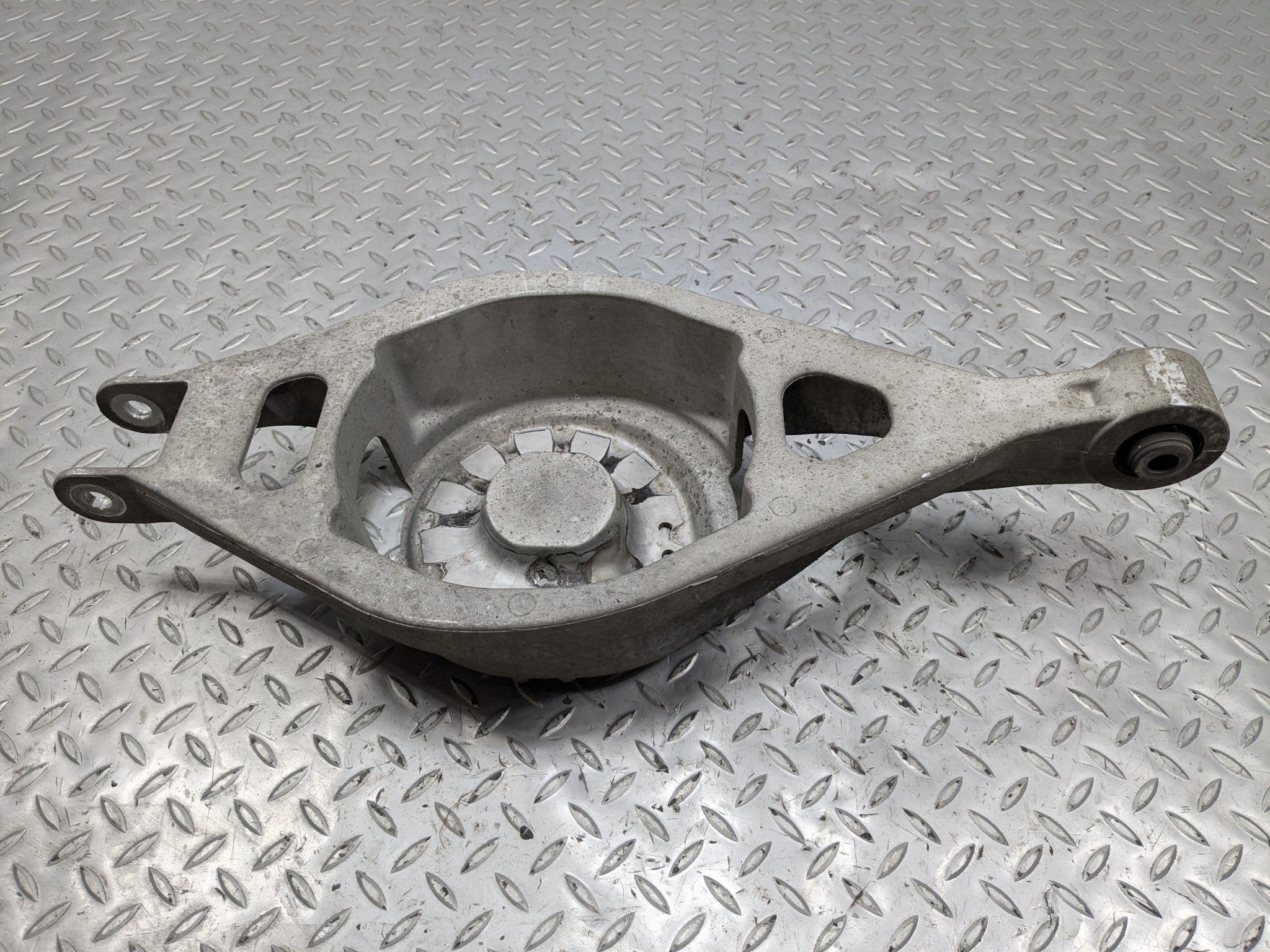 09 - 11 OEM NISSAN MAXIMA REAR LEFT SIDE LOWER CONTROL ARM SPRING SUPPORT FITS