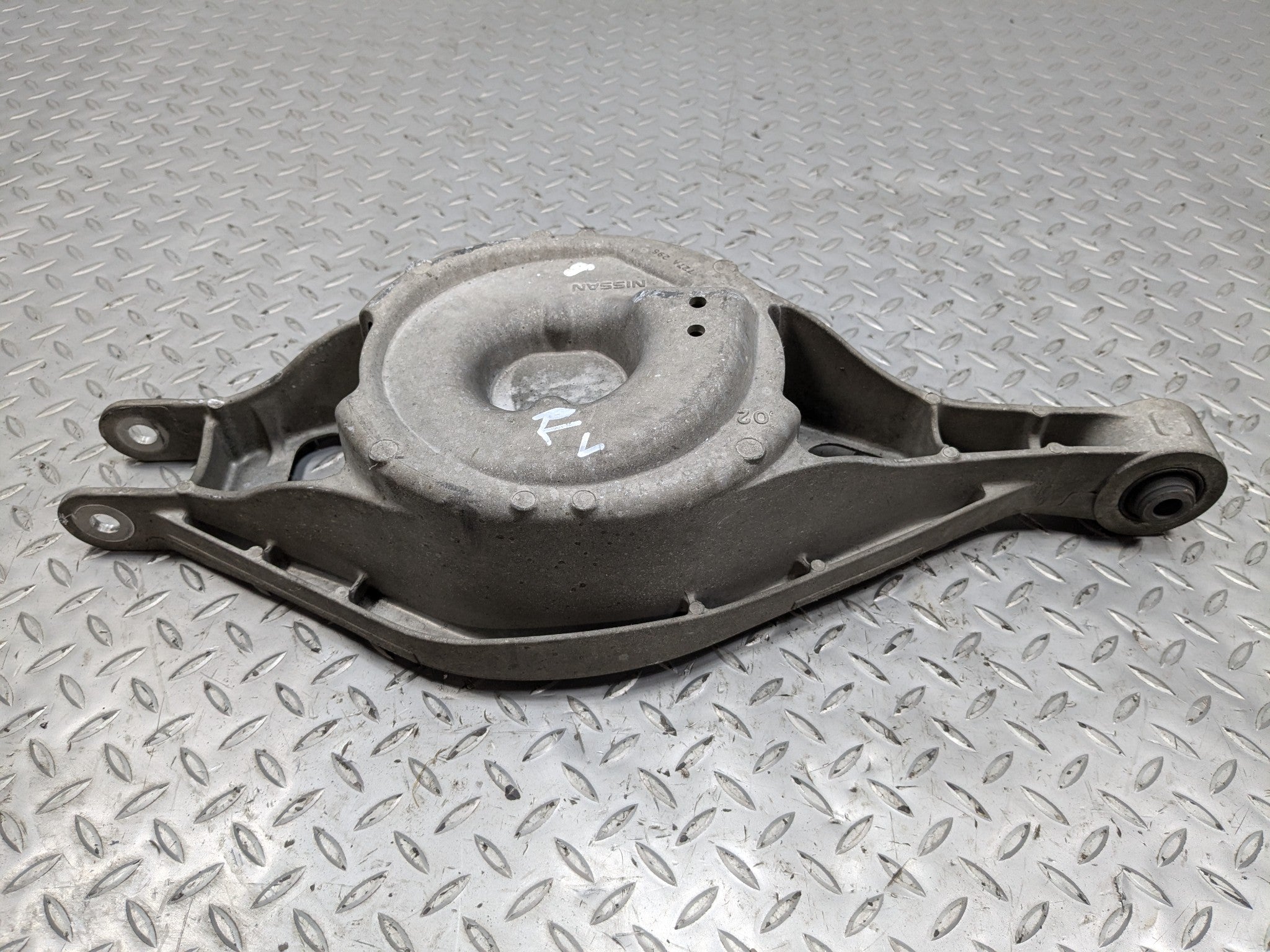 09 - 11 OEM NISSAN MAXIMA REAR LEFT SIDE LOWER CONTROL ARM SPRING SUPPORT FITS