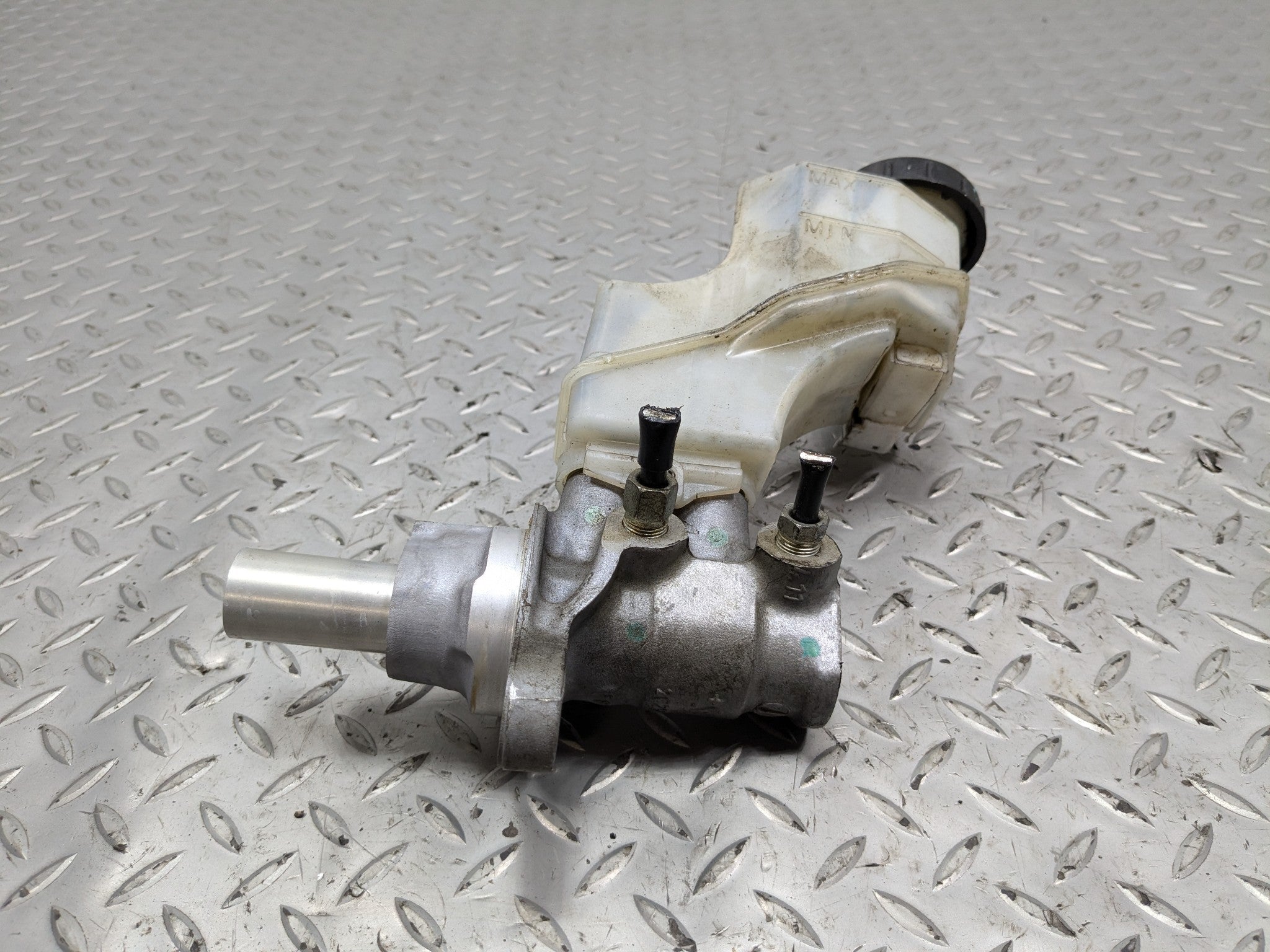 2009 - 2011 OEM NISSAN MAXIMA BRAKE MASTER CYLINDER WITH RESERVOIR BOTTLE