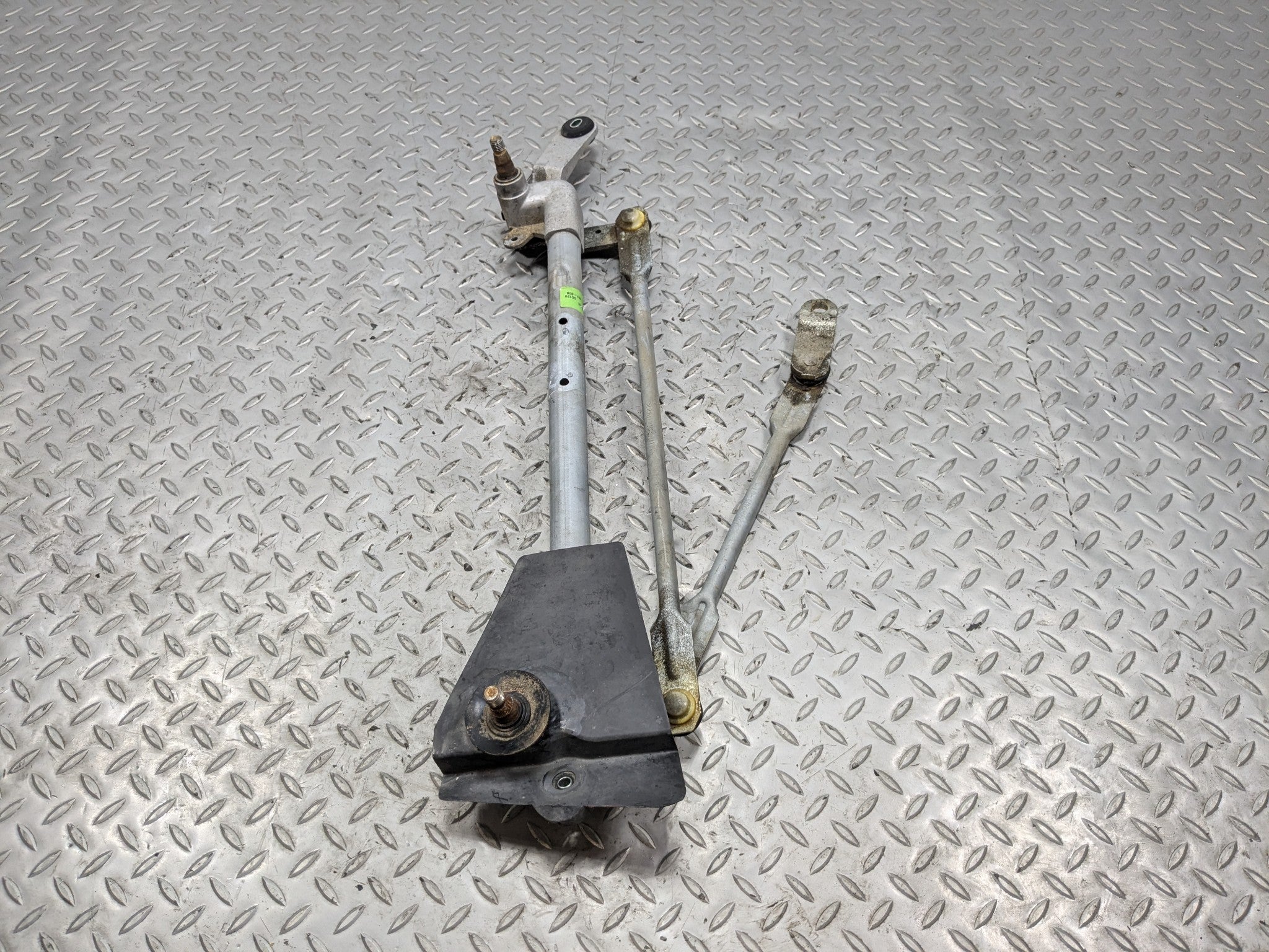 2009 - 2011 OEM NISSAN MAXIMA FRONT WINDSHIELD WIPER TRANSMISSION LINKAGE