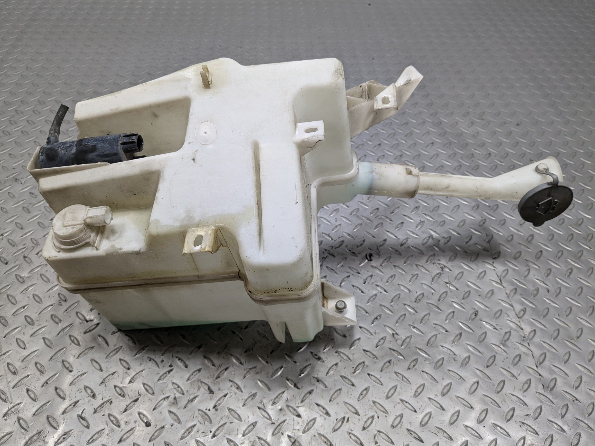 2009 - 2011 OEM NISSAN MAXIMA WINDSHIELD WASHER BOTTLE FLUID RESERVOIR TANK