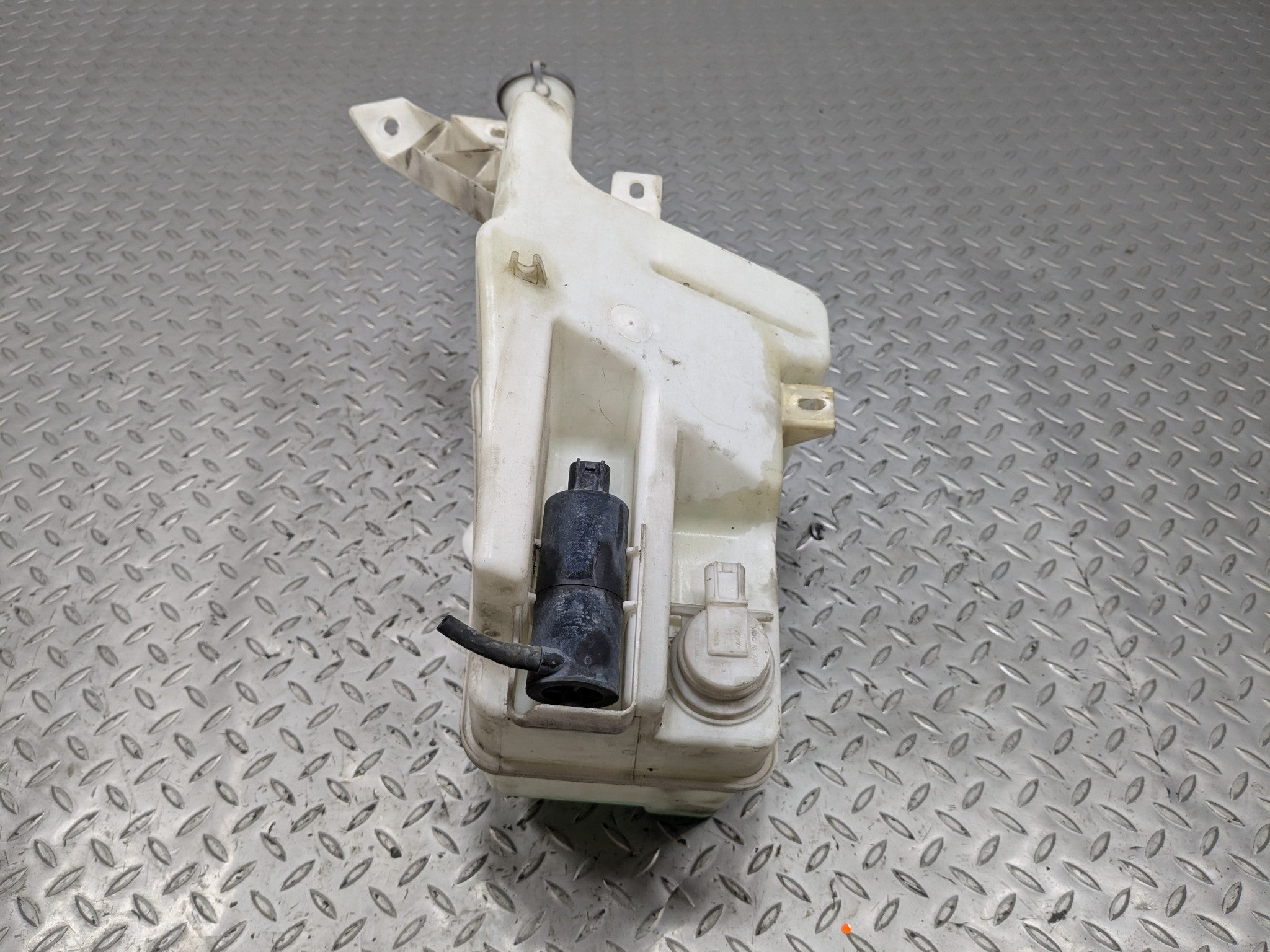 2009 - 2011 OEM NISSAN MAXIMA WINDSHIELD WASHER BOTTLE FLUID RESERVOIR TANK