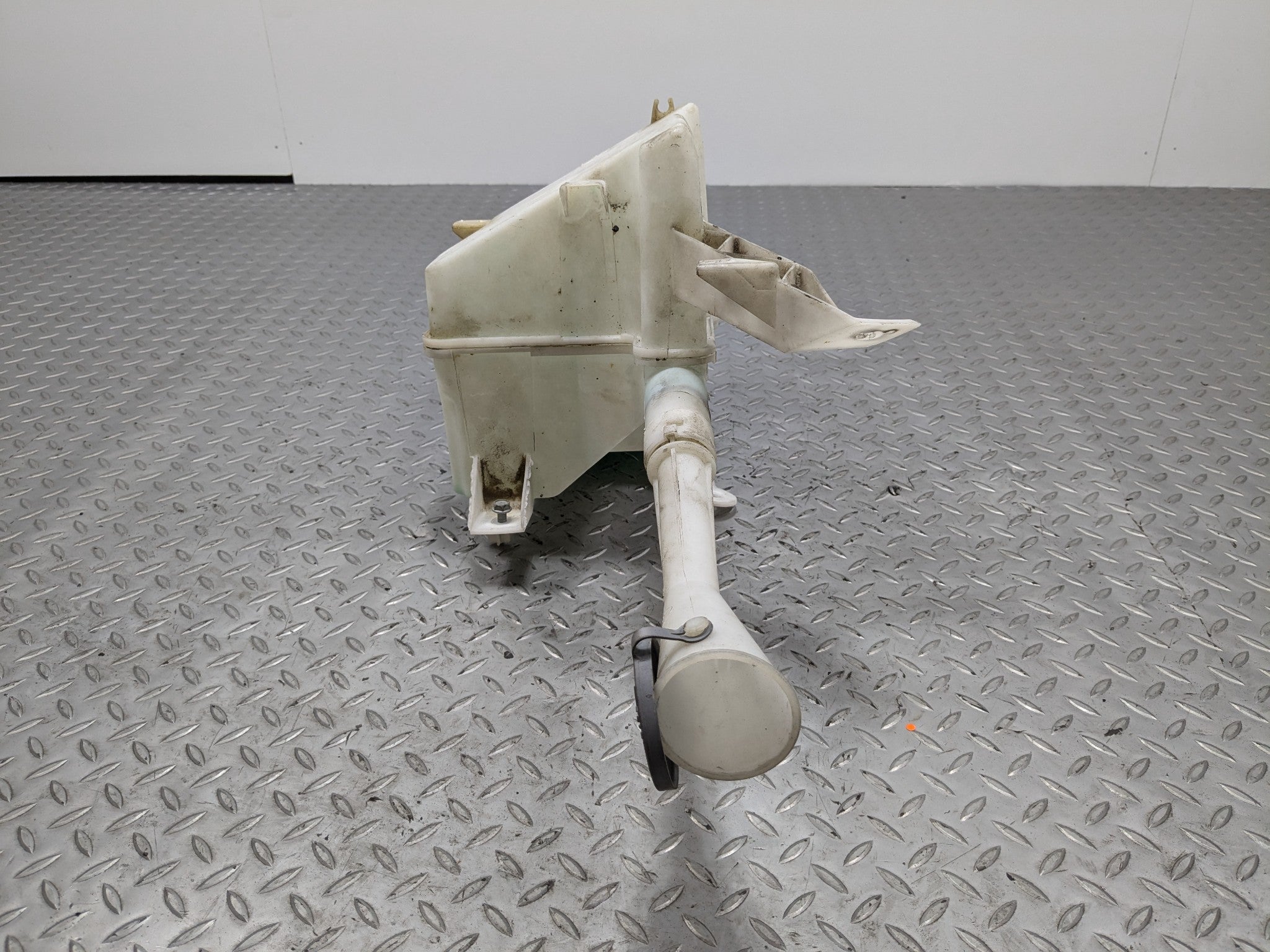 2009 - 2011 OEM NISSAN MAXIMA WINDSHIELD WASHER BOTTLE FLUID RESERVOIR TANK