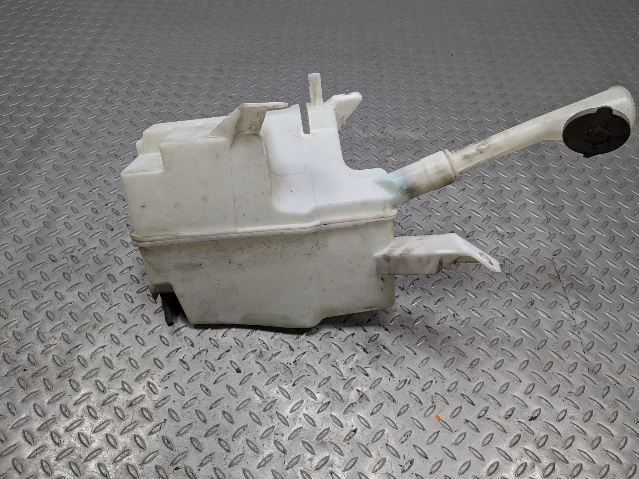 2009 - 2011 OEM NISSAN MAXIMA WINDSHIELD WASHER BOTTLE FLUID RESERVOIR TANK