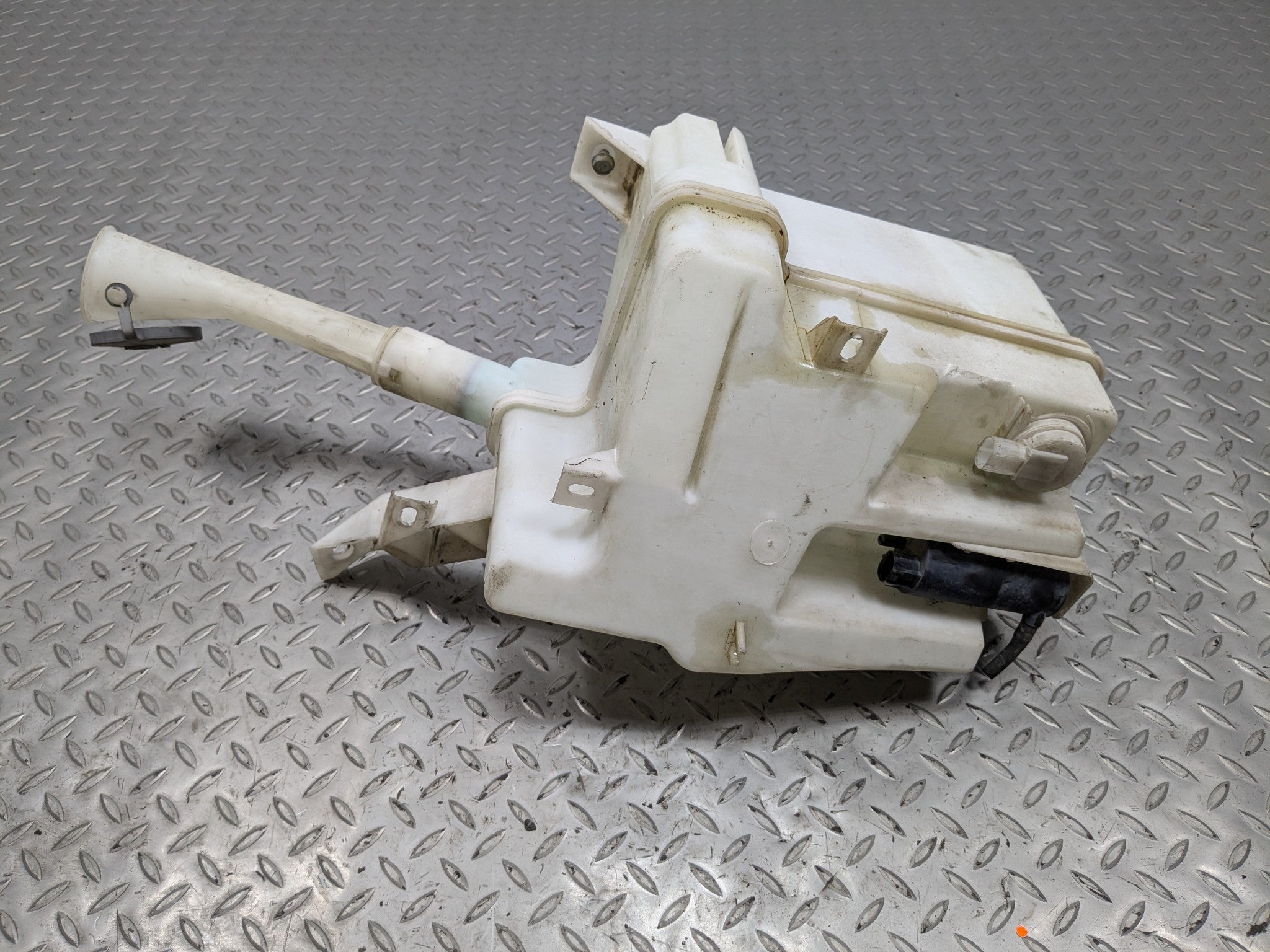 2009 - 2011 OEM NISSAN MAXIMA WINDSHIELD WASHER BOTTLE FLUID RESERVOIR TANK