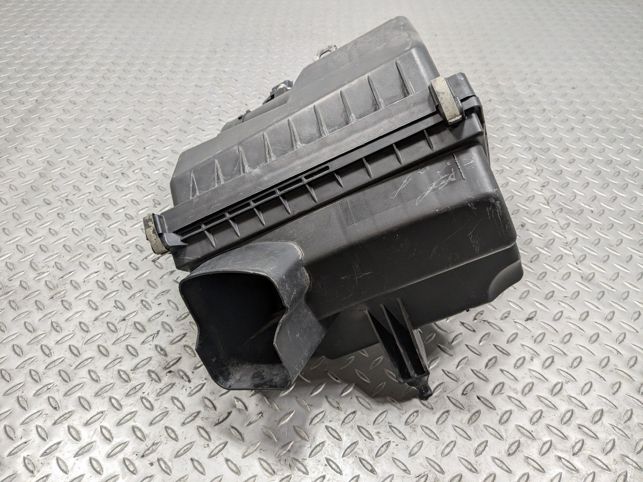 2009 - 2011 OEM NISSAN MAXIMA AIR CLEANER INTAKE HOUSING FILTER BOX ASSEMBLY